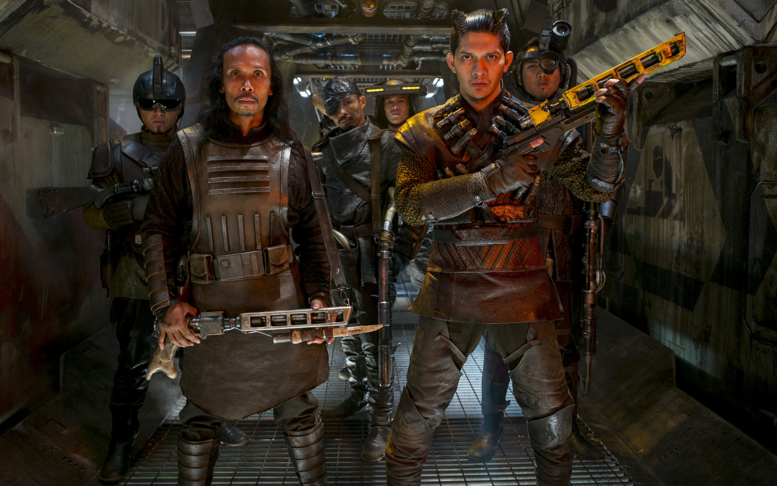 Актеры Ико Ювайс, Яян Рухьян фильм Звёздные войны. Эпизод VII Пробуждение Силы 