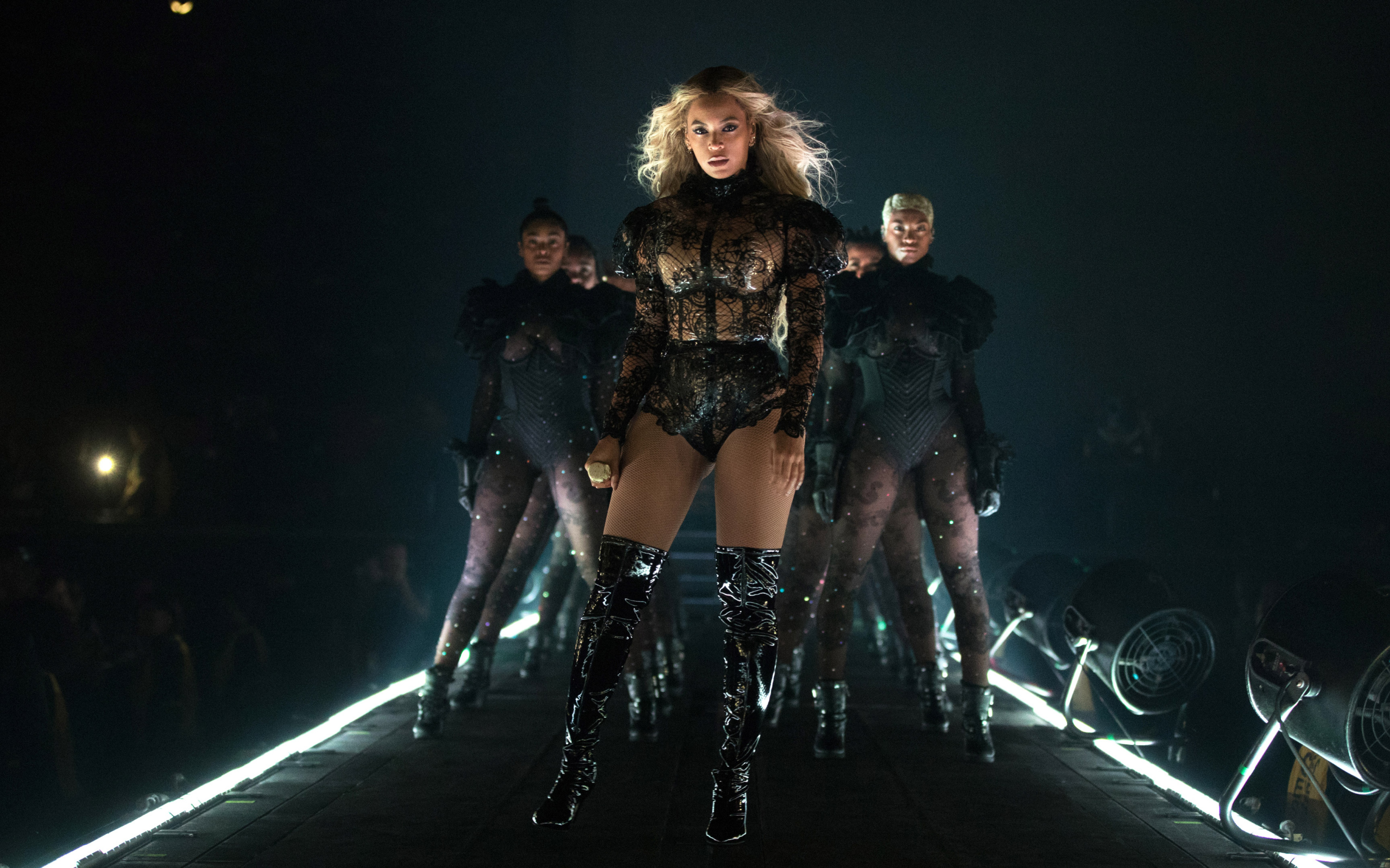 Певица Бейонсе выступление на вручении премии  MTV Europe Music Awards 