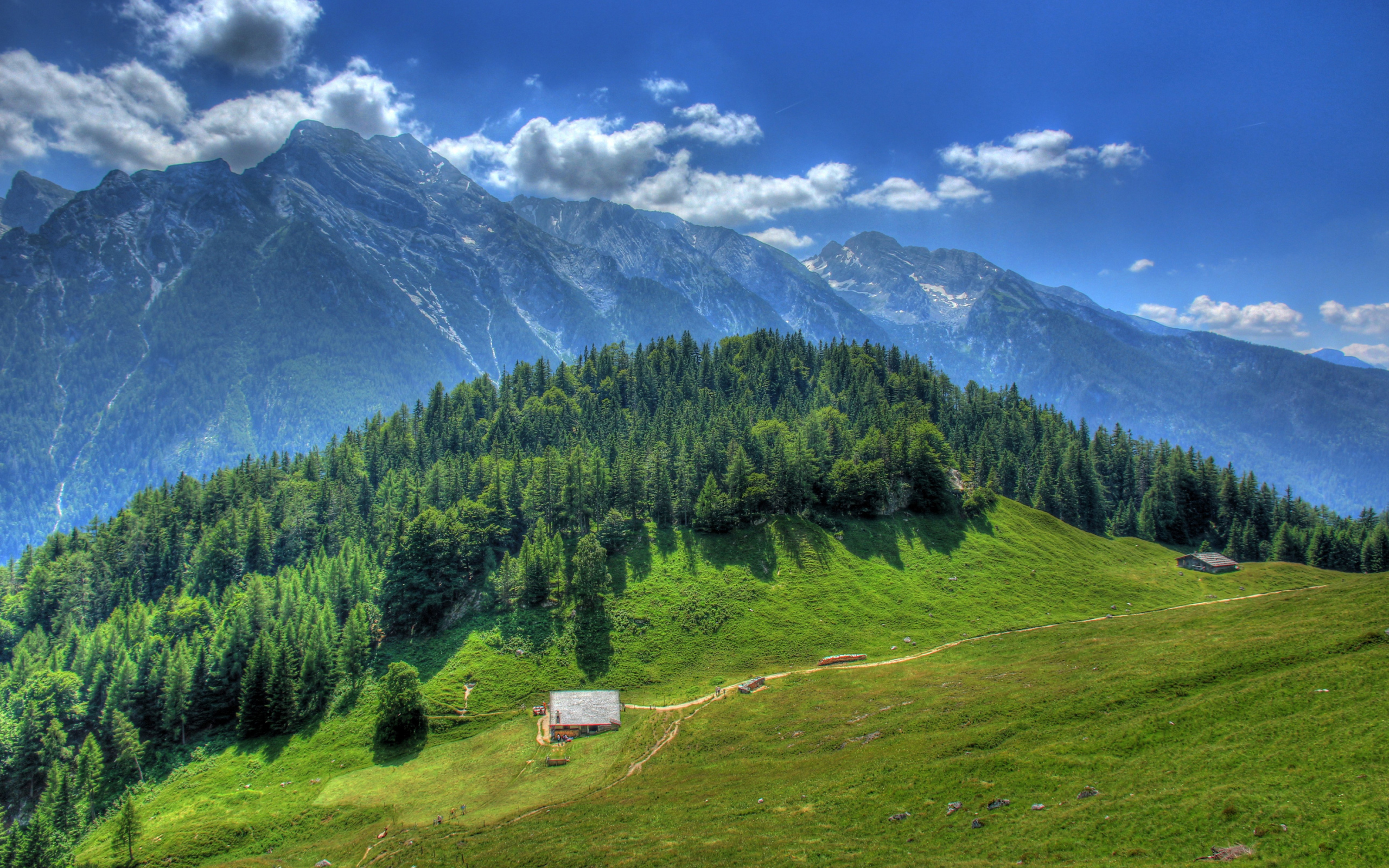 Белые облака над вершинами гор, Германия