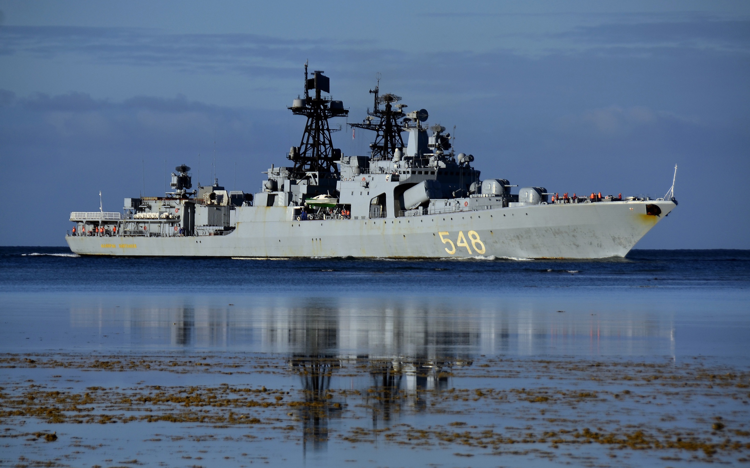 Большой противолодочный корабль Адмирал Пантелеев на воде