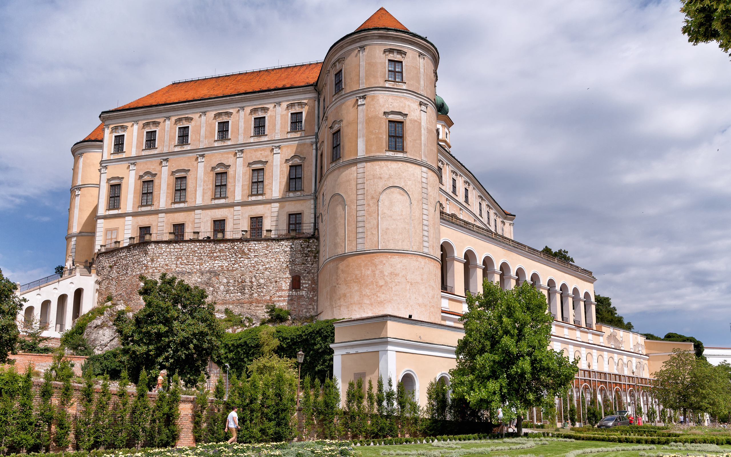 Красивый замок Дитрихштейнов, Микулов. Чехия