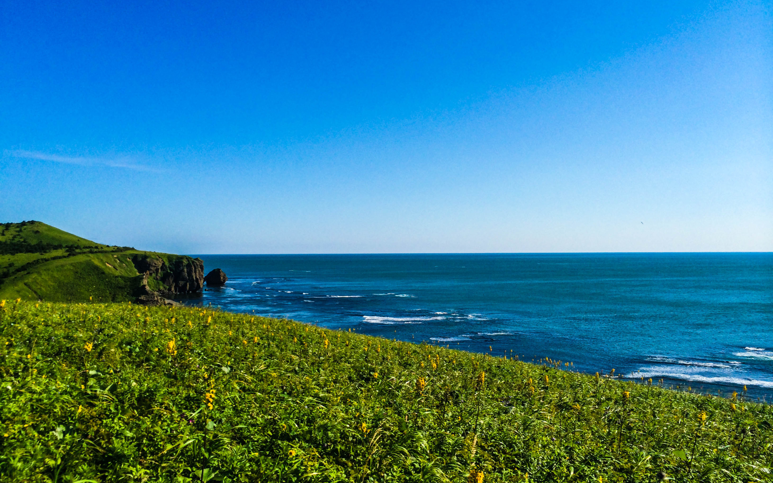 Вид на море хребет Жданко, Сахалин. Россия 