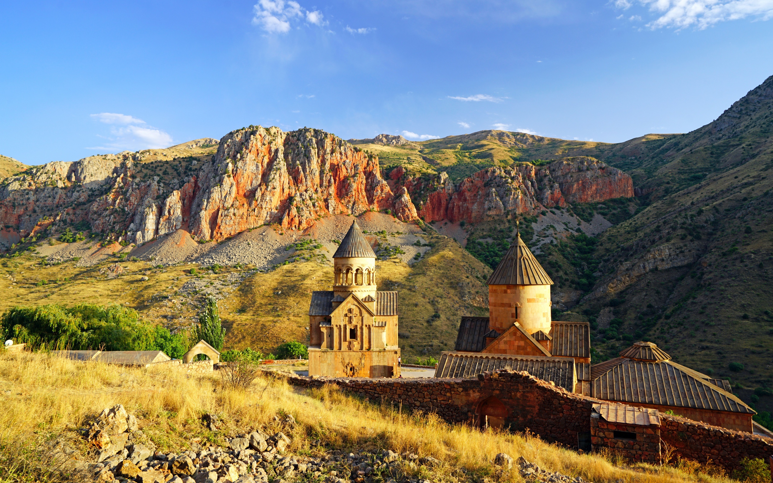 Старинная церковь в горах Нораванк, Армения