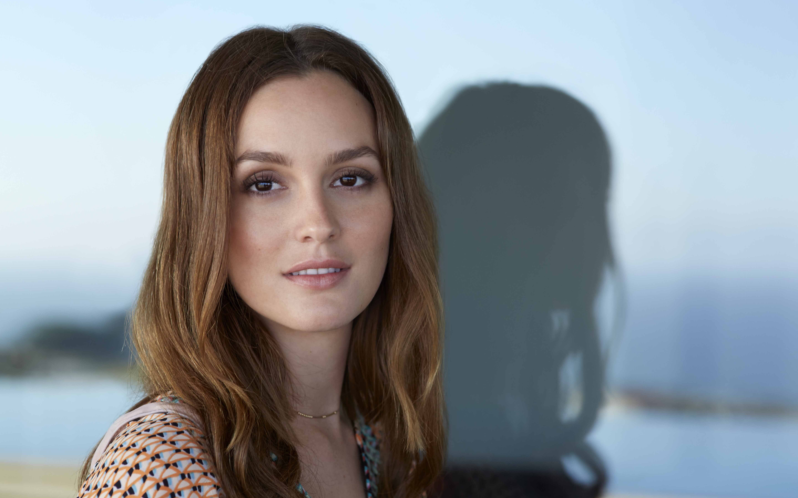 Брюнетка актриса Лейтон Мистер 