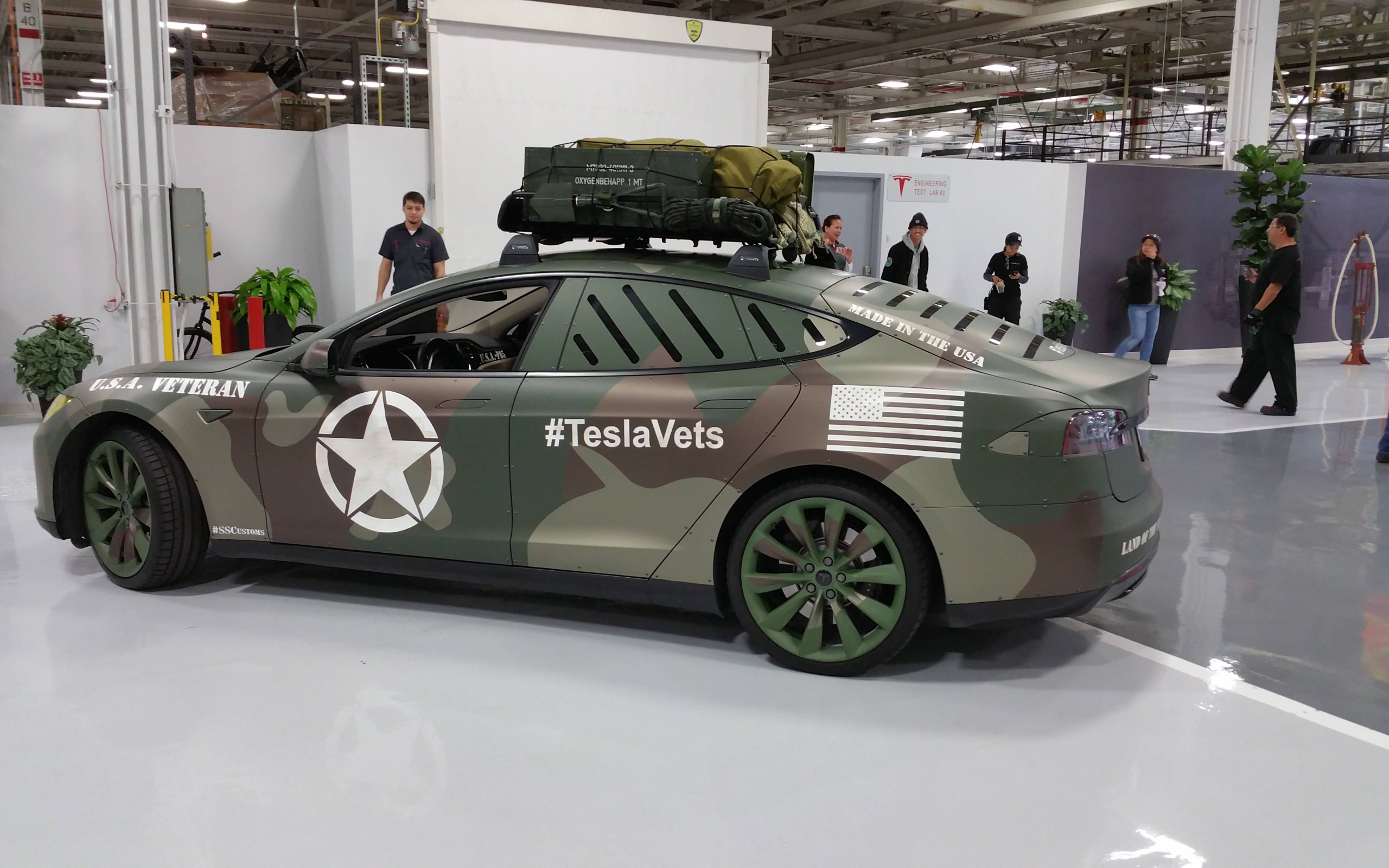 Электромобиль  Tesla Model S Military 