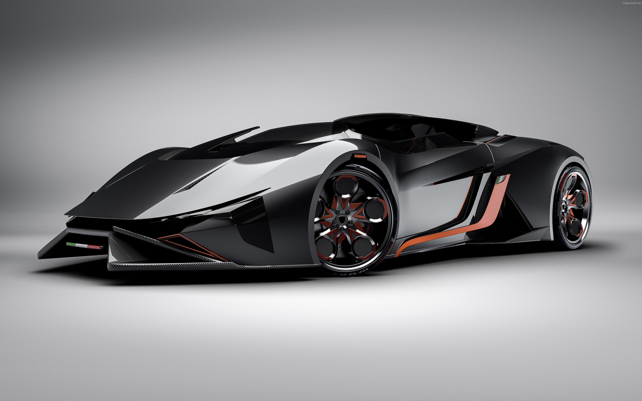 Электрический автомобиль Lamborghini Diamante на сером фоне