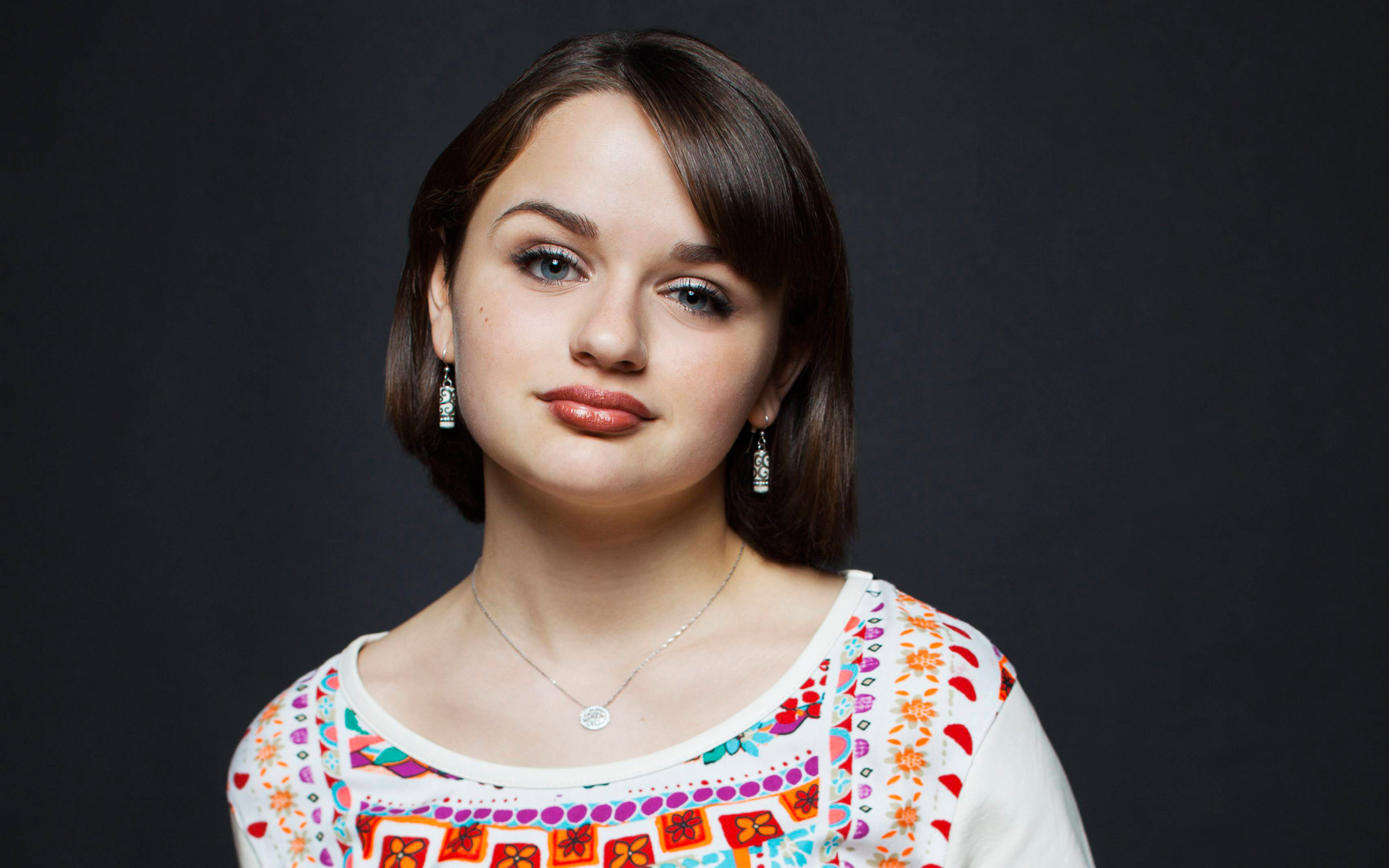 Милая молодая актриса Джои Кинг