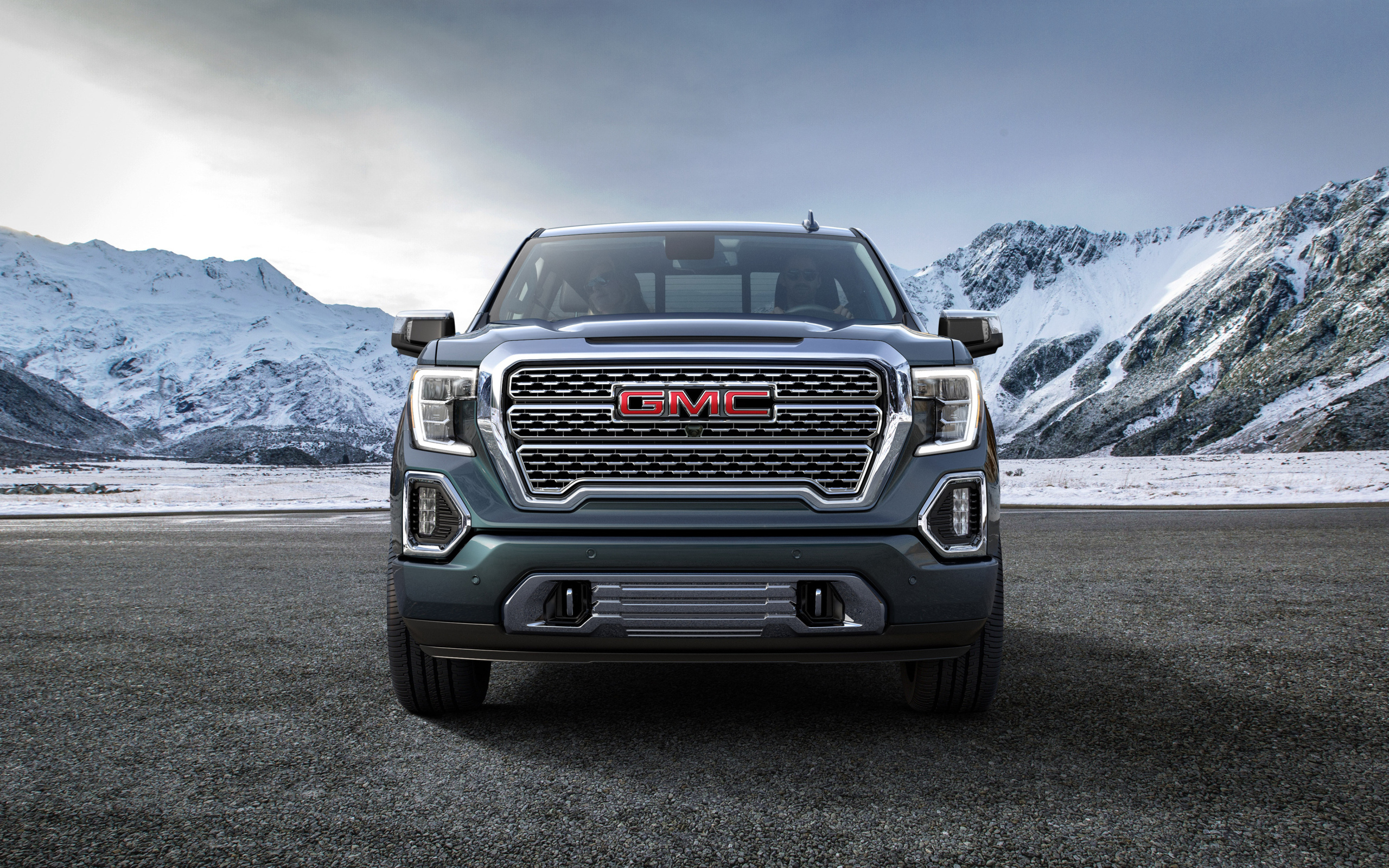 Автомобиль GMC Sierra, 2019 года вид спереди