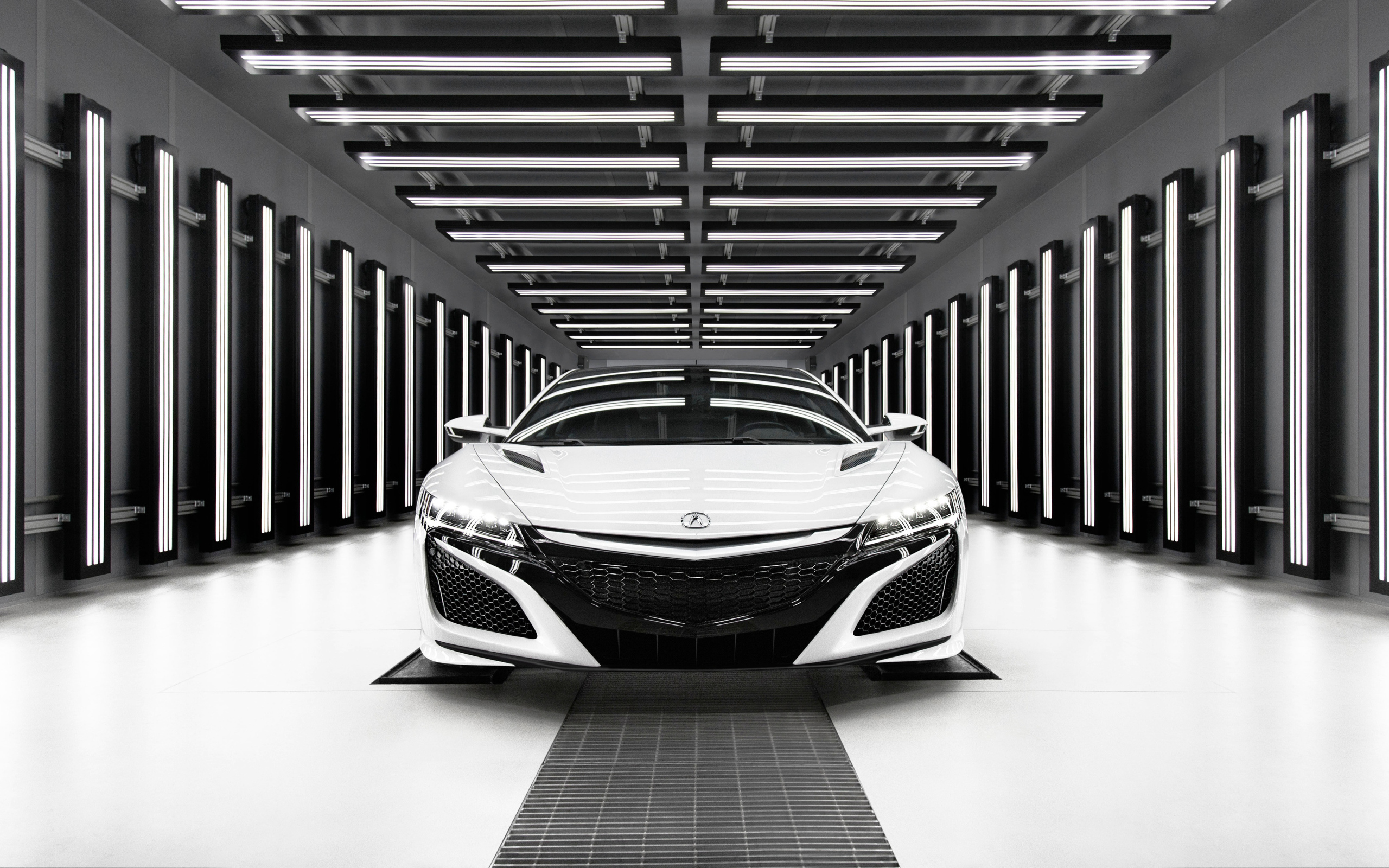 Белый автомобиль Acura NSX, 2019  вид спереди
