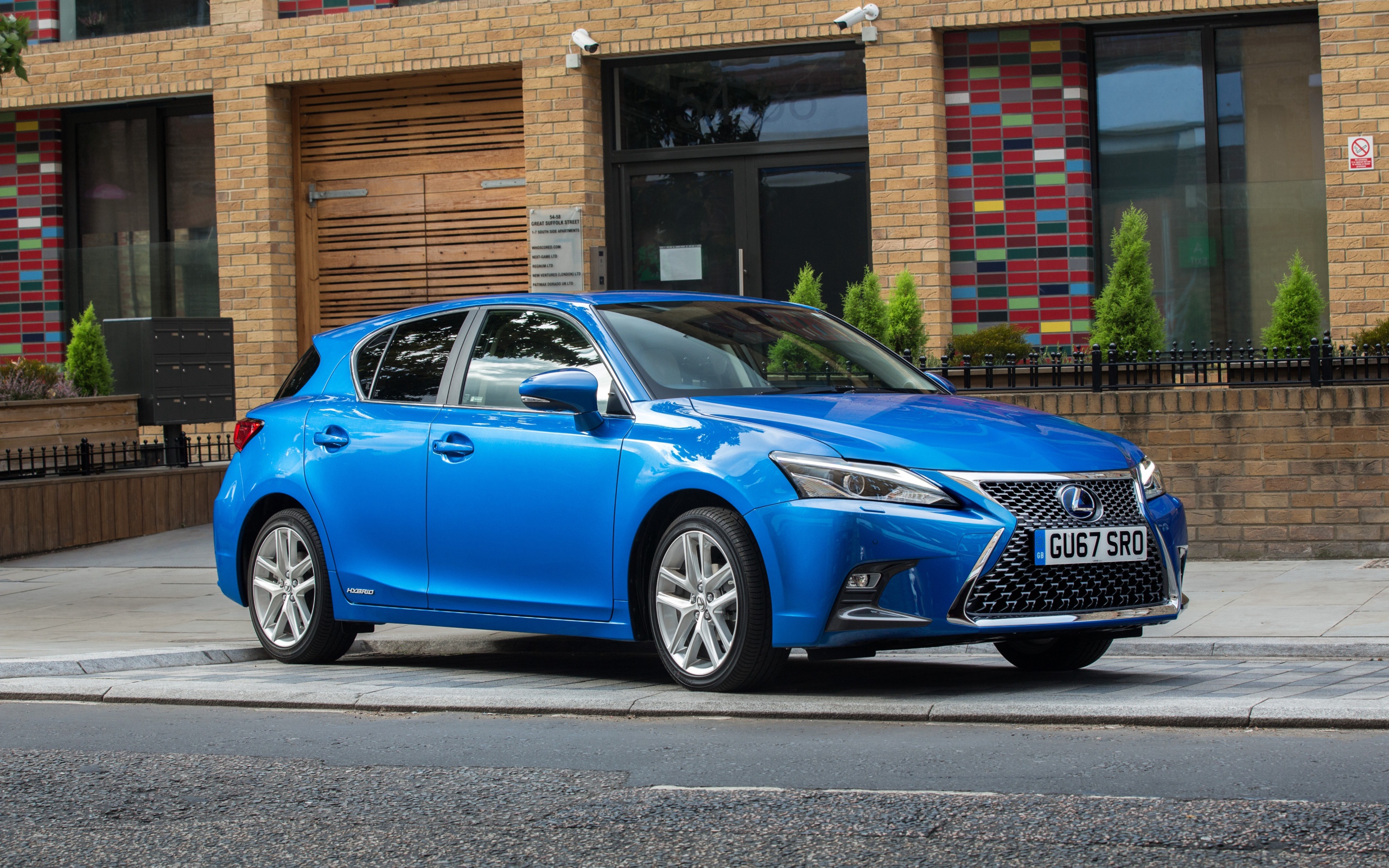 Голубой автомобиль Lexus  CT 200h, 2017