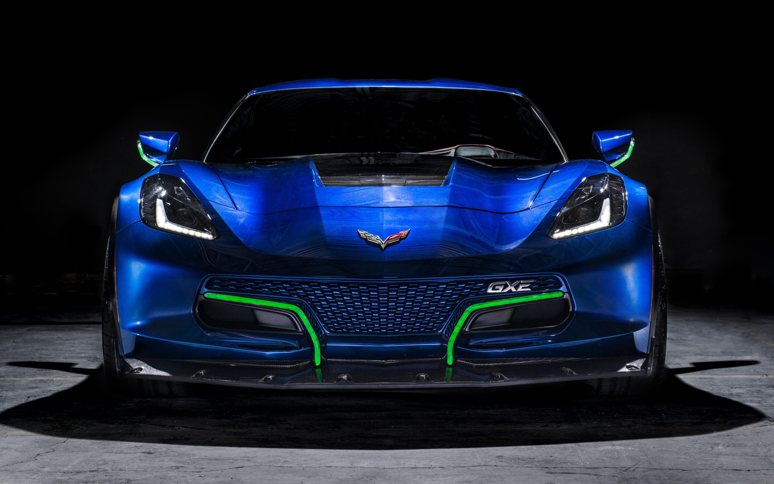 Синий спортивный автомобиль Corvette Genovation GXE, вид спереди