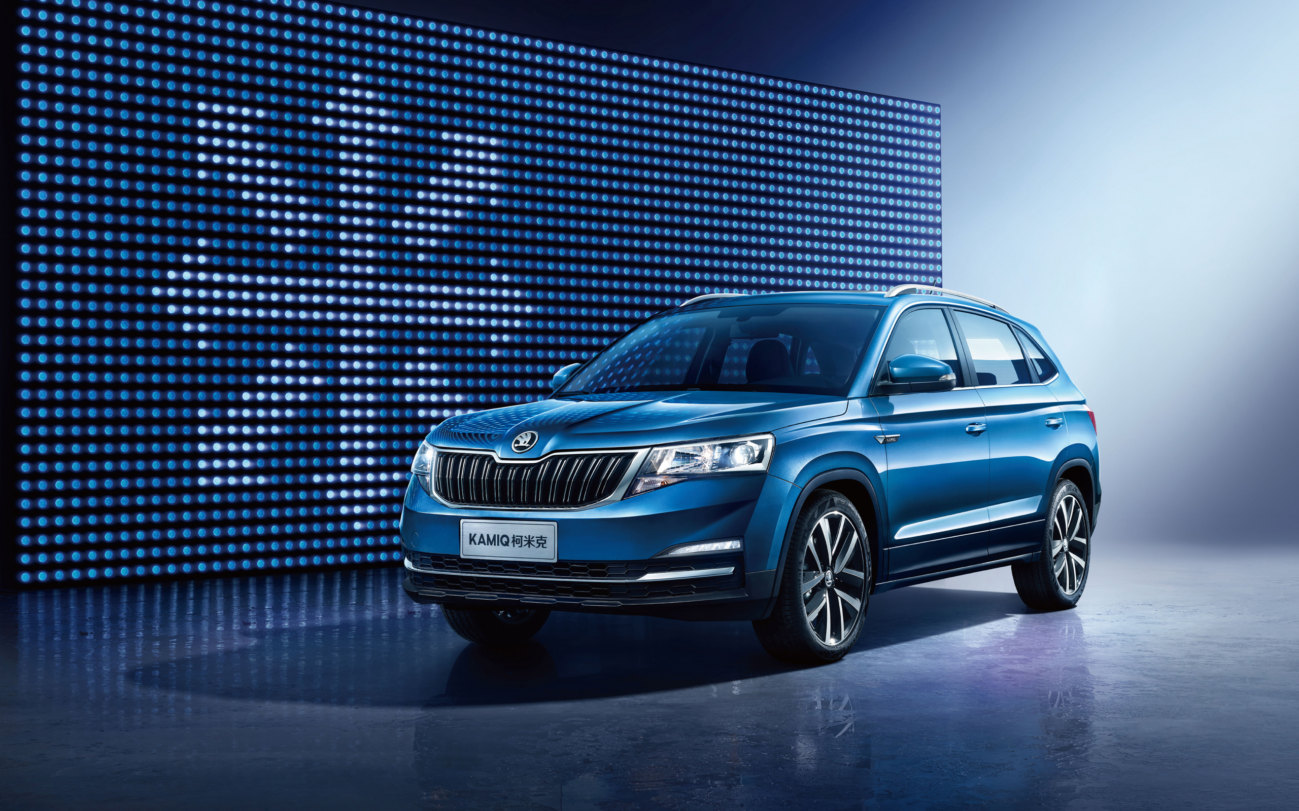Новый синий автомобиль Skoda Kamiq, 2018 года