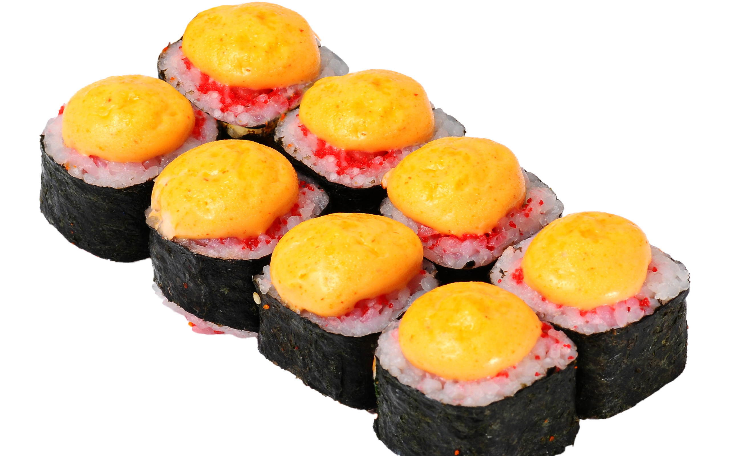 Аппетитные суши на белом фоне 