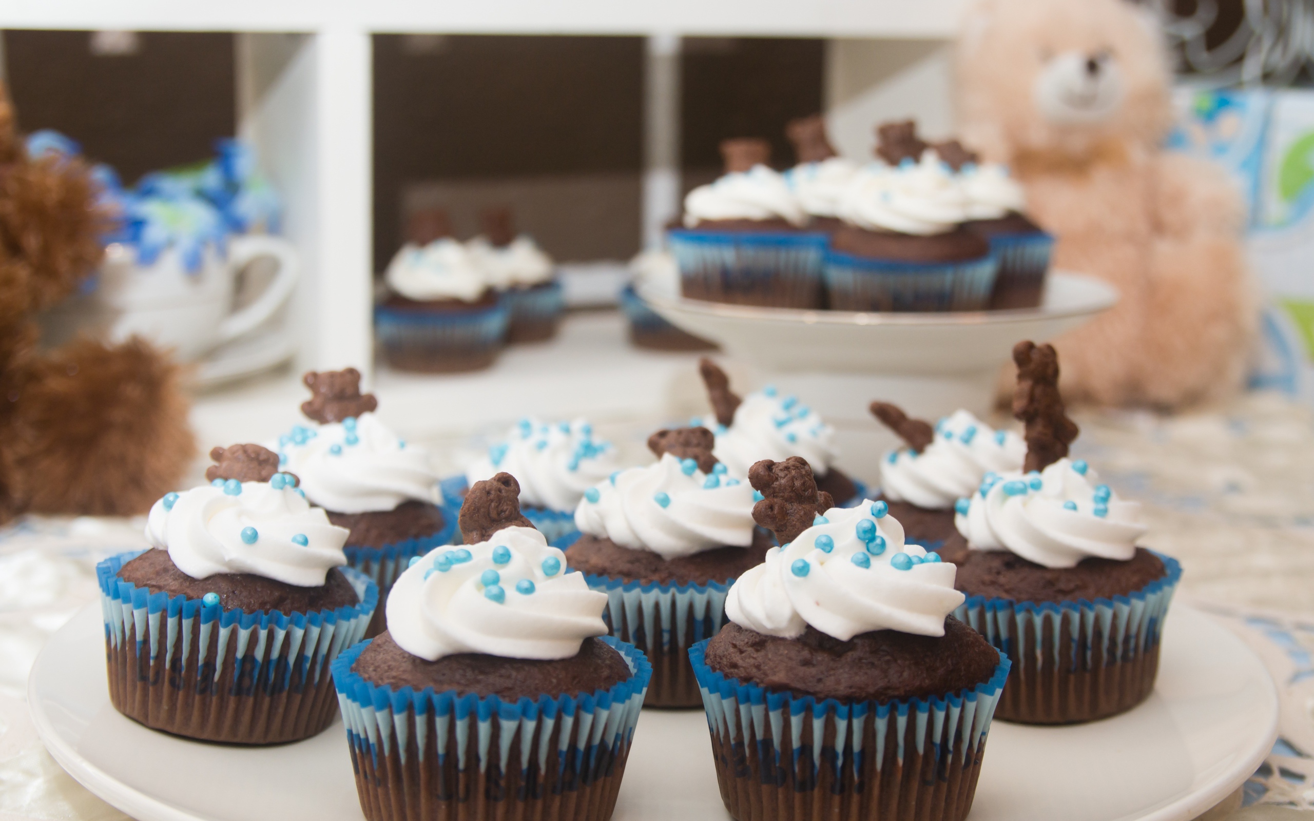 Шоколадные маффины с кремом