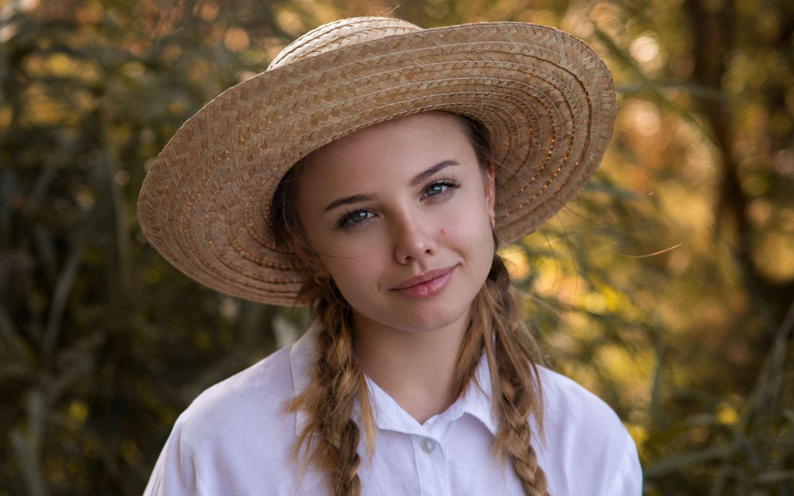 Molodoy devochka. Юная красавица. Девушка в шляпе. Девушка в соломенной шляпе. Юные красотки.