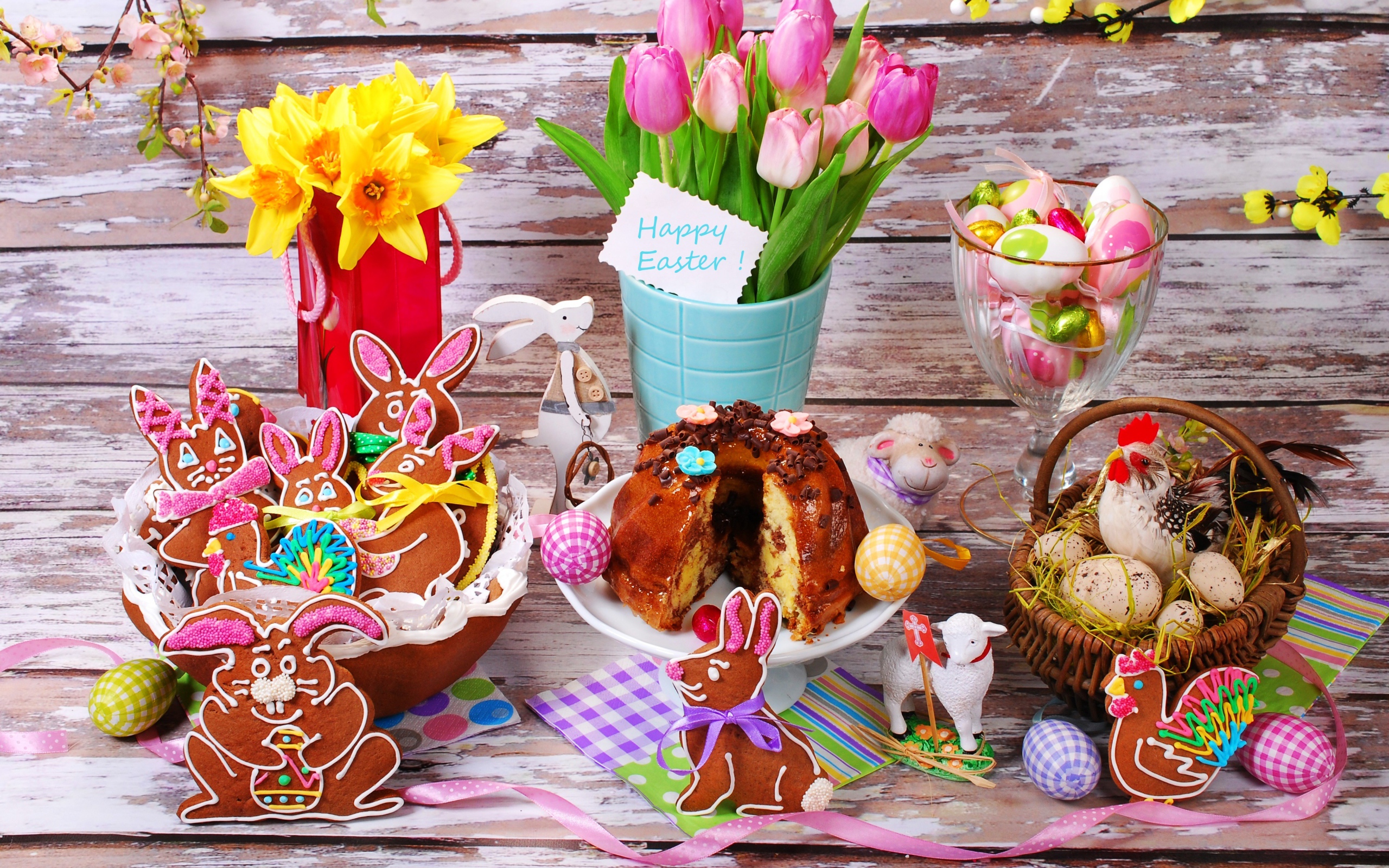 Вкусные праздничные угощения и живые цветы на праздник Пасха