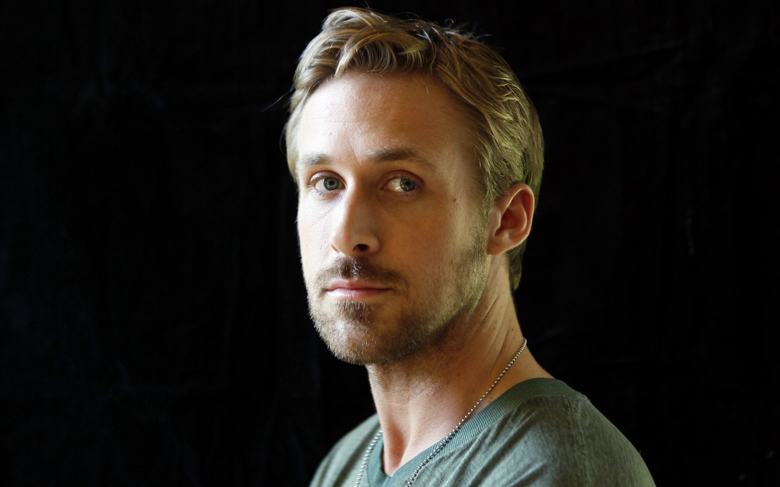 Красивый мужчина, популярный актер Райан Гослинг