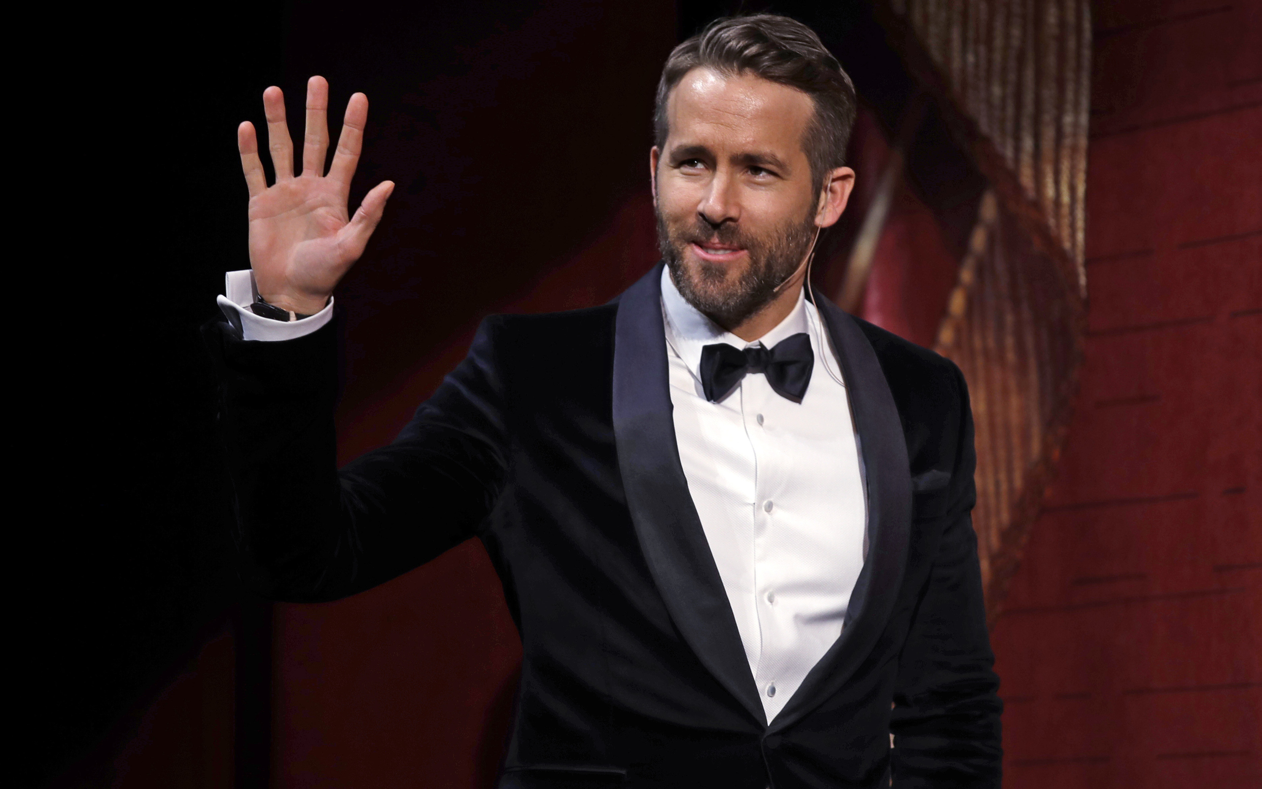 Стильный популярный актер Райан Рейнольдс