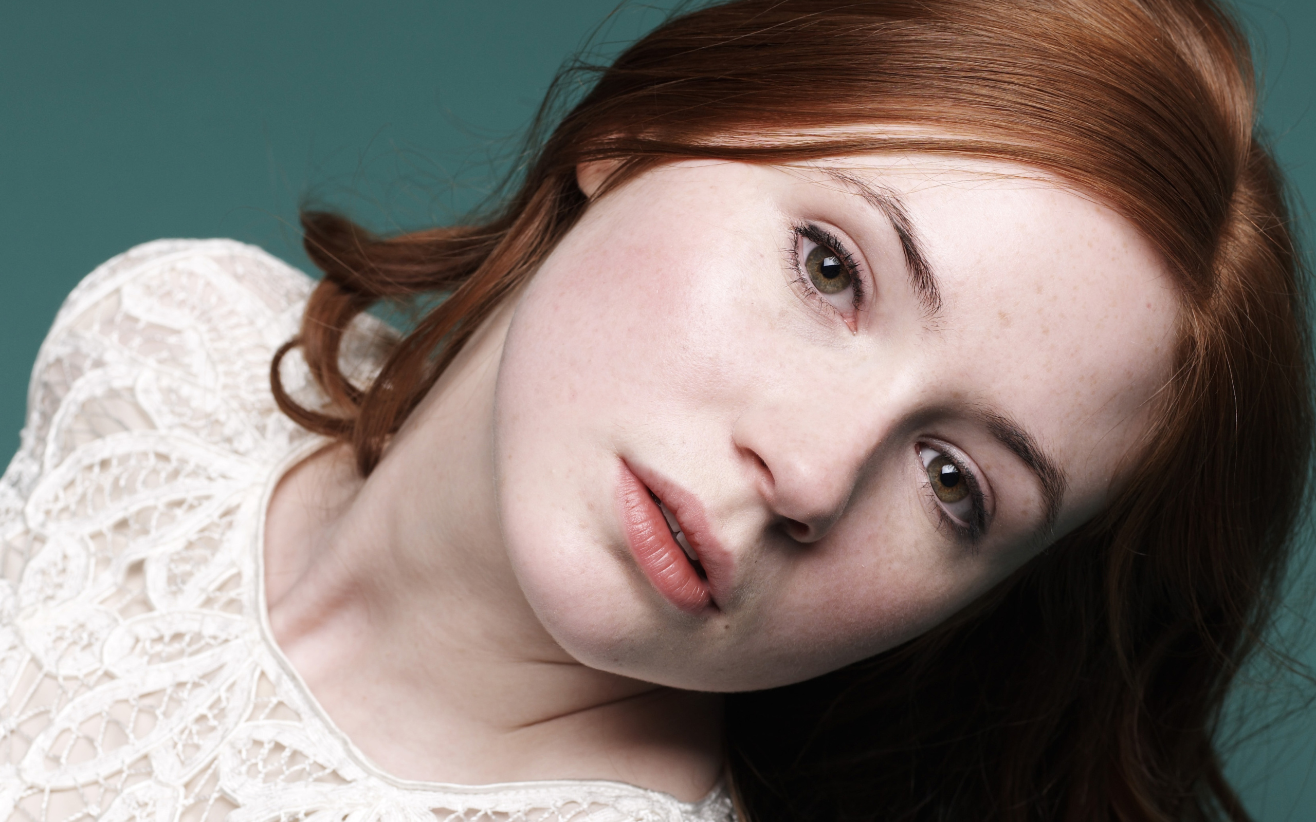 Актриса Карен Гиллан фото крупным планом