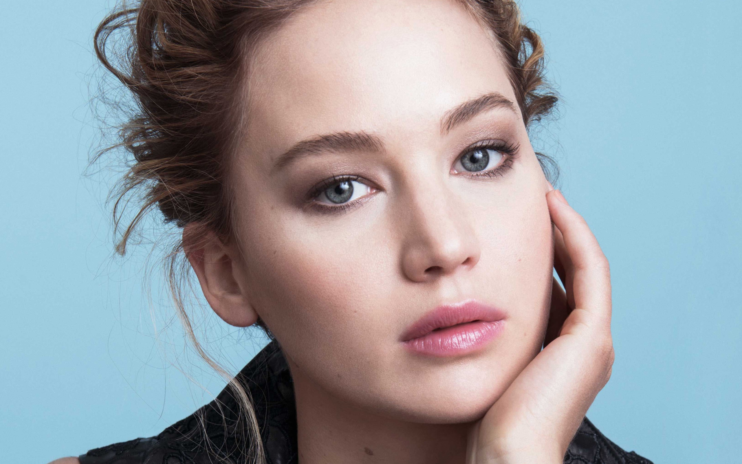 Голубоглазая нежная девушка, актриса Дженнифер Лоуренс