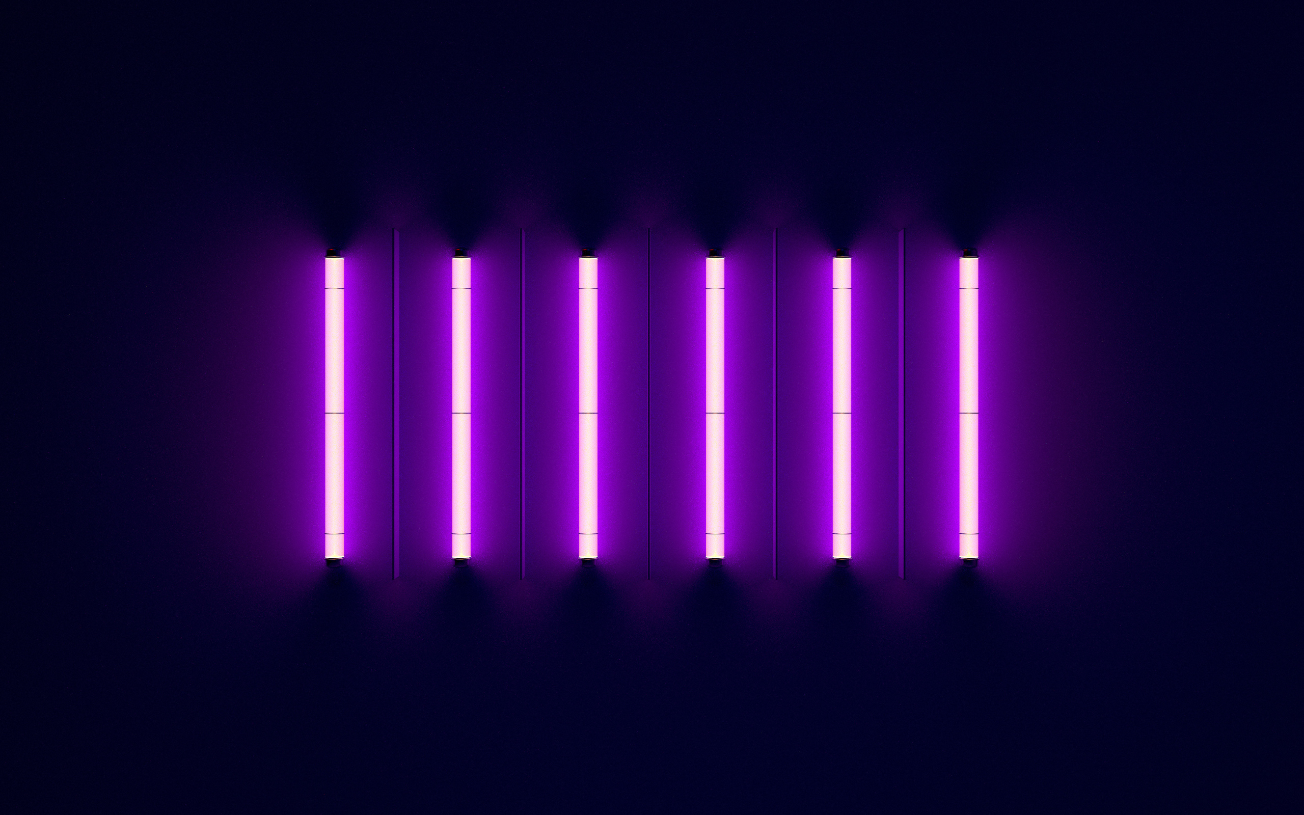 Неоновые светящиеся лампы на синем фоне