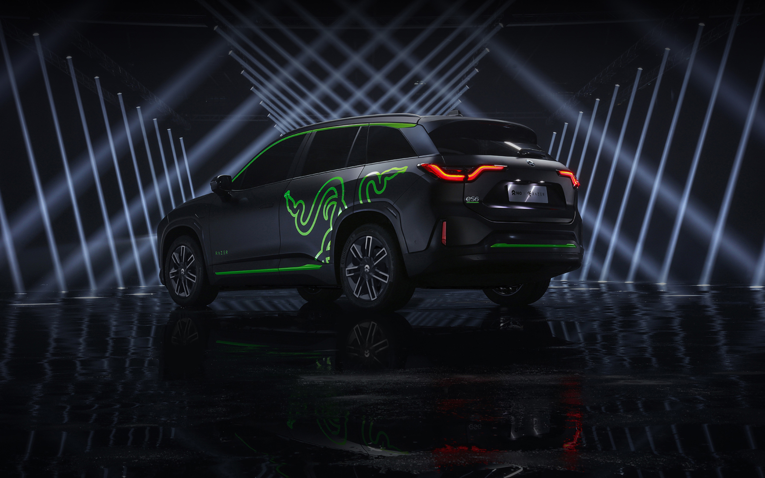 Внедорожник NIO ES6 Razer Edition 2019 года в лучах софитов