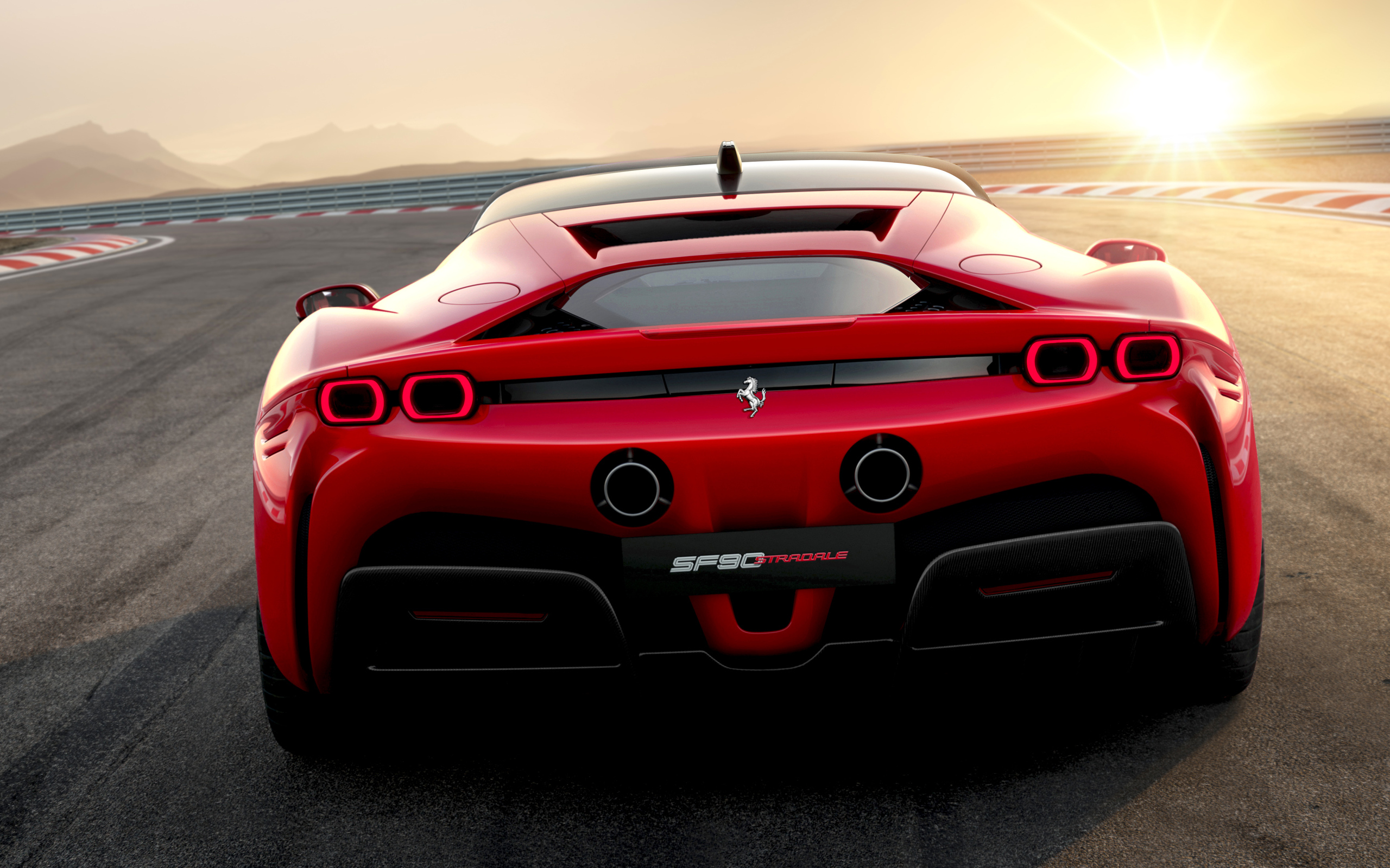 Красный Ferrari SF90 Stradale, 2019 года вид сзади