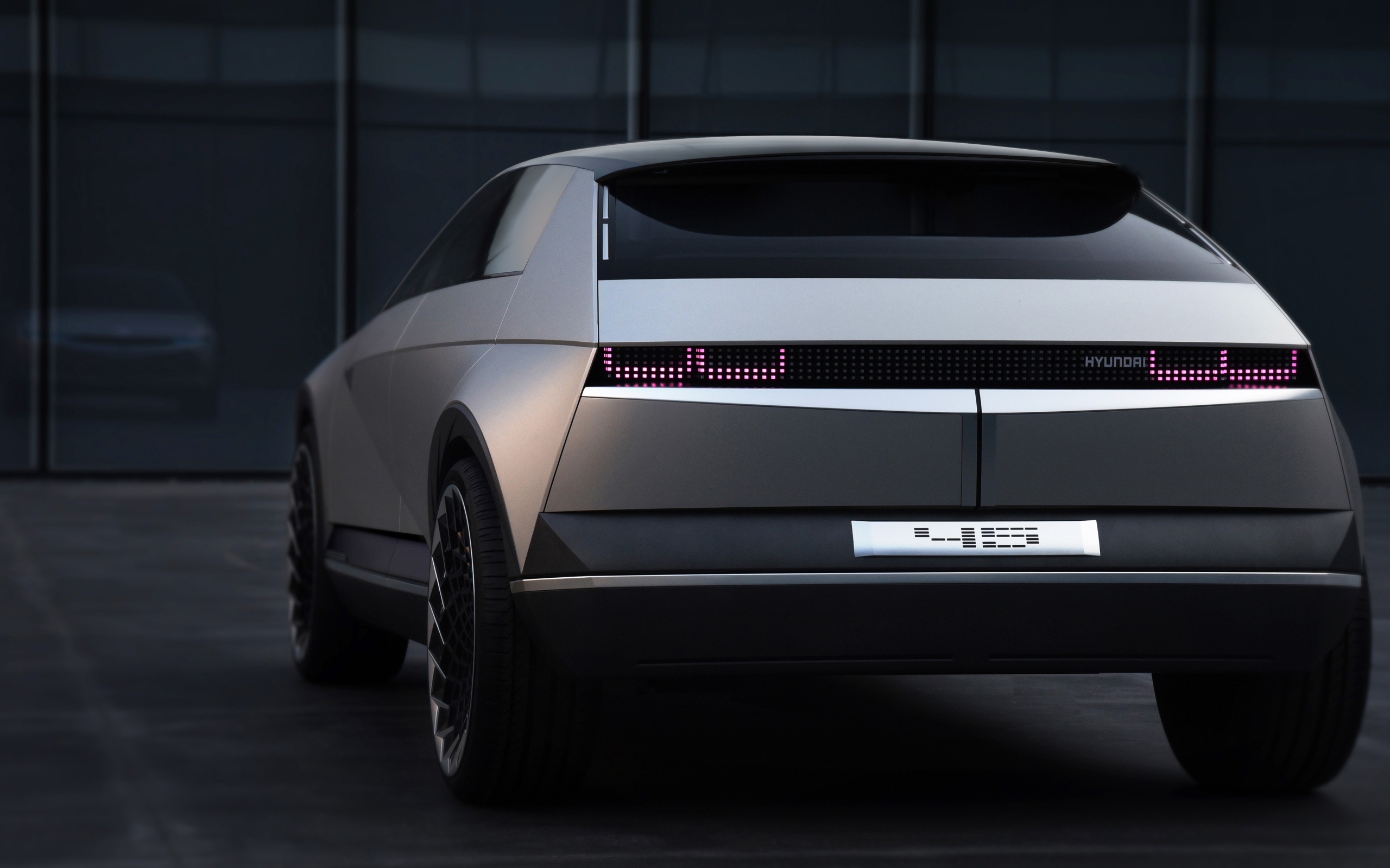 Автомобиль Hyundai 45 EV Concept 2019 года вид сзади