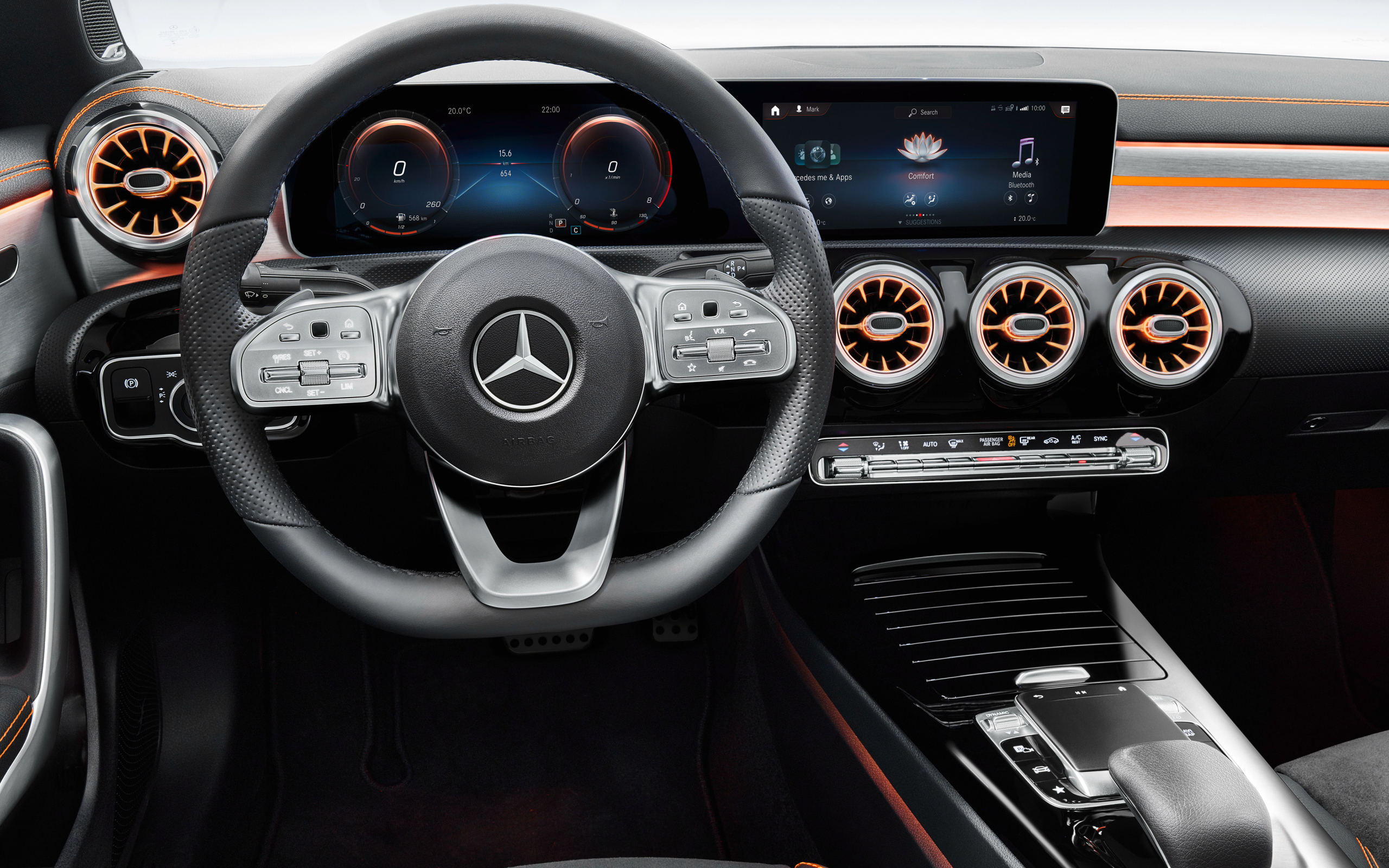 Салон автомобиля Mercedes-Benz CLA 250, 2019 года 