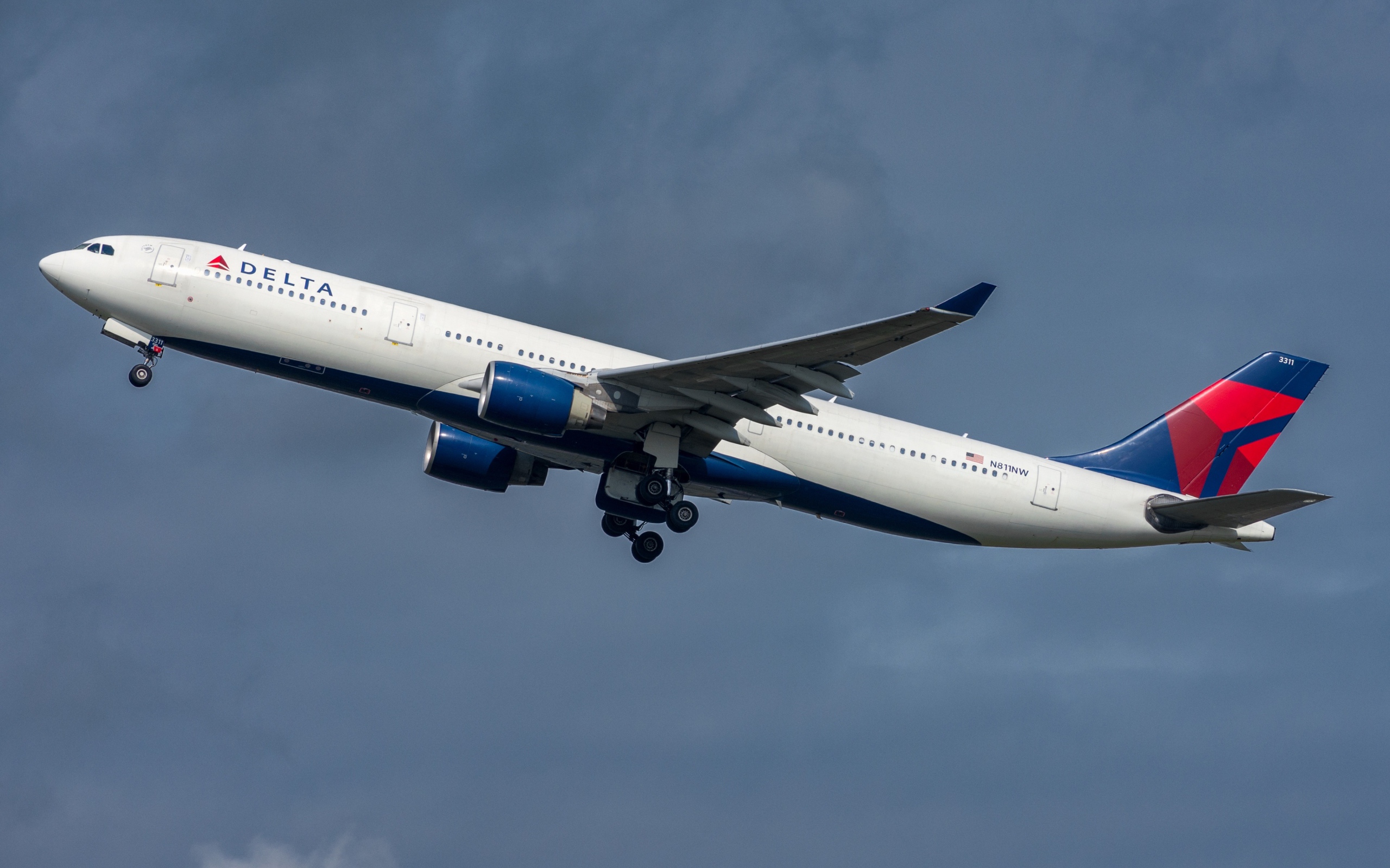 Большой пассажирский Airbus авиакомпании  Delta Air Lines