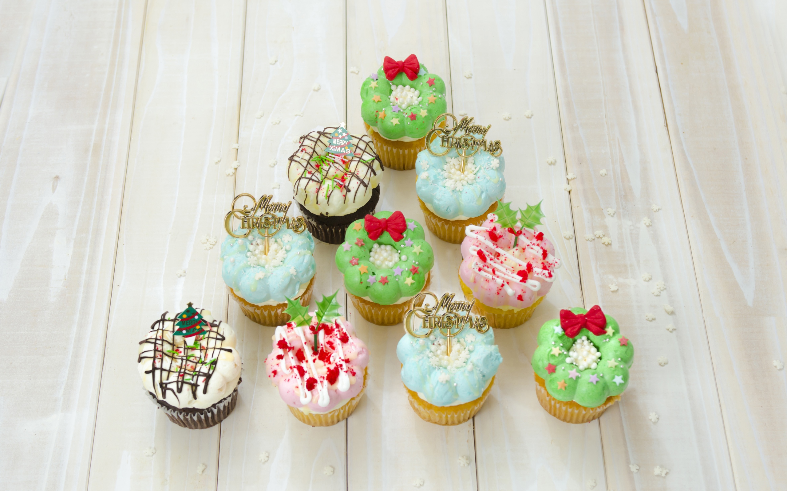 Праздничные кексы с кремом на Рождество