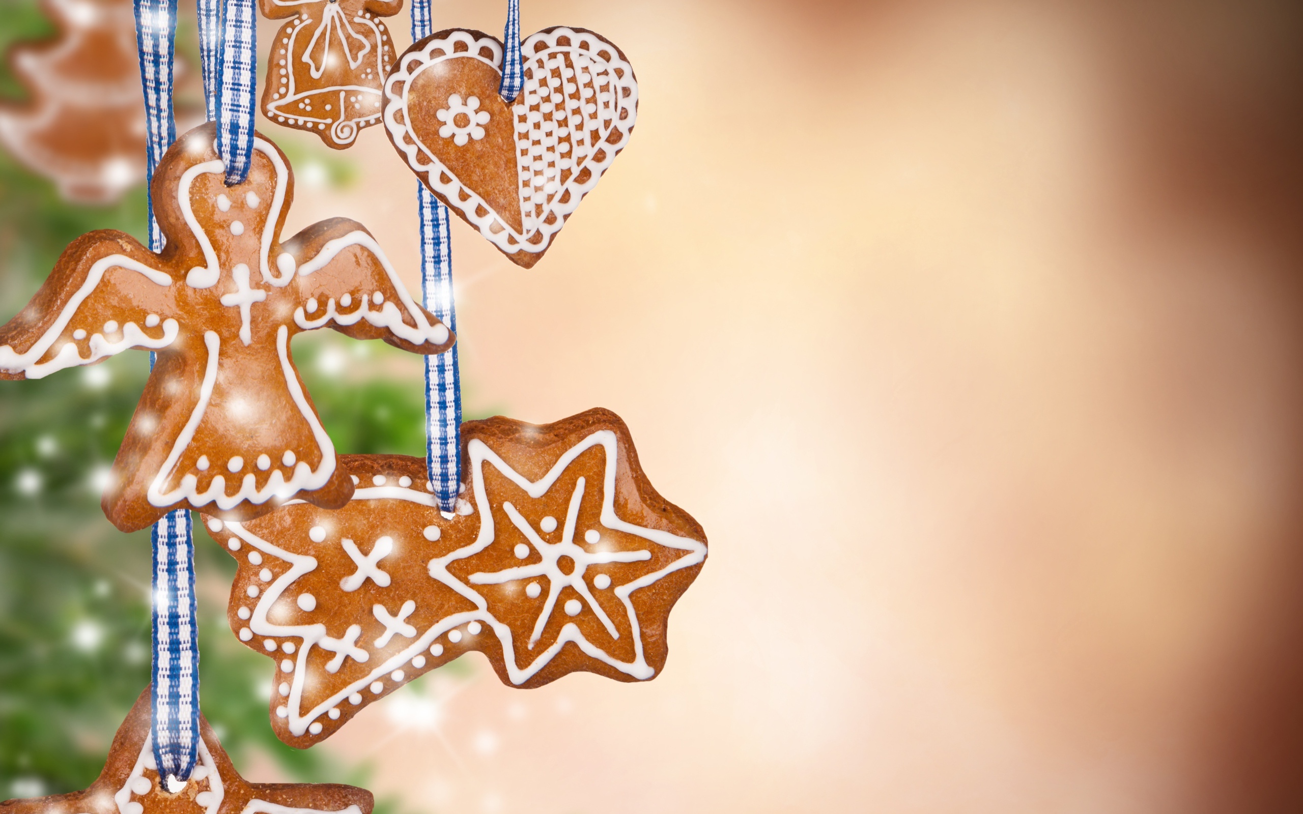 Праздничное печенье на веревках на Рождество 