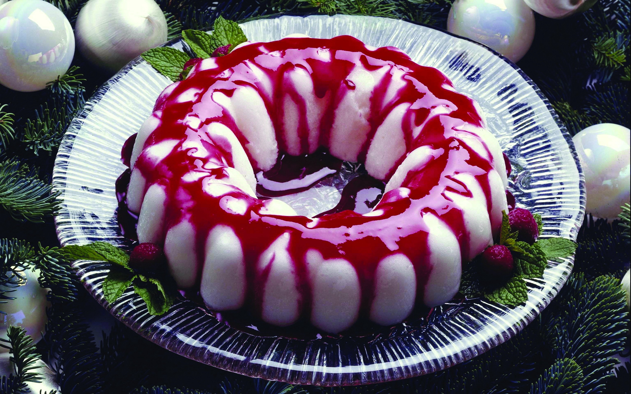 Пирог суфле с малиновым сиропом 