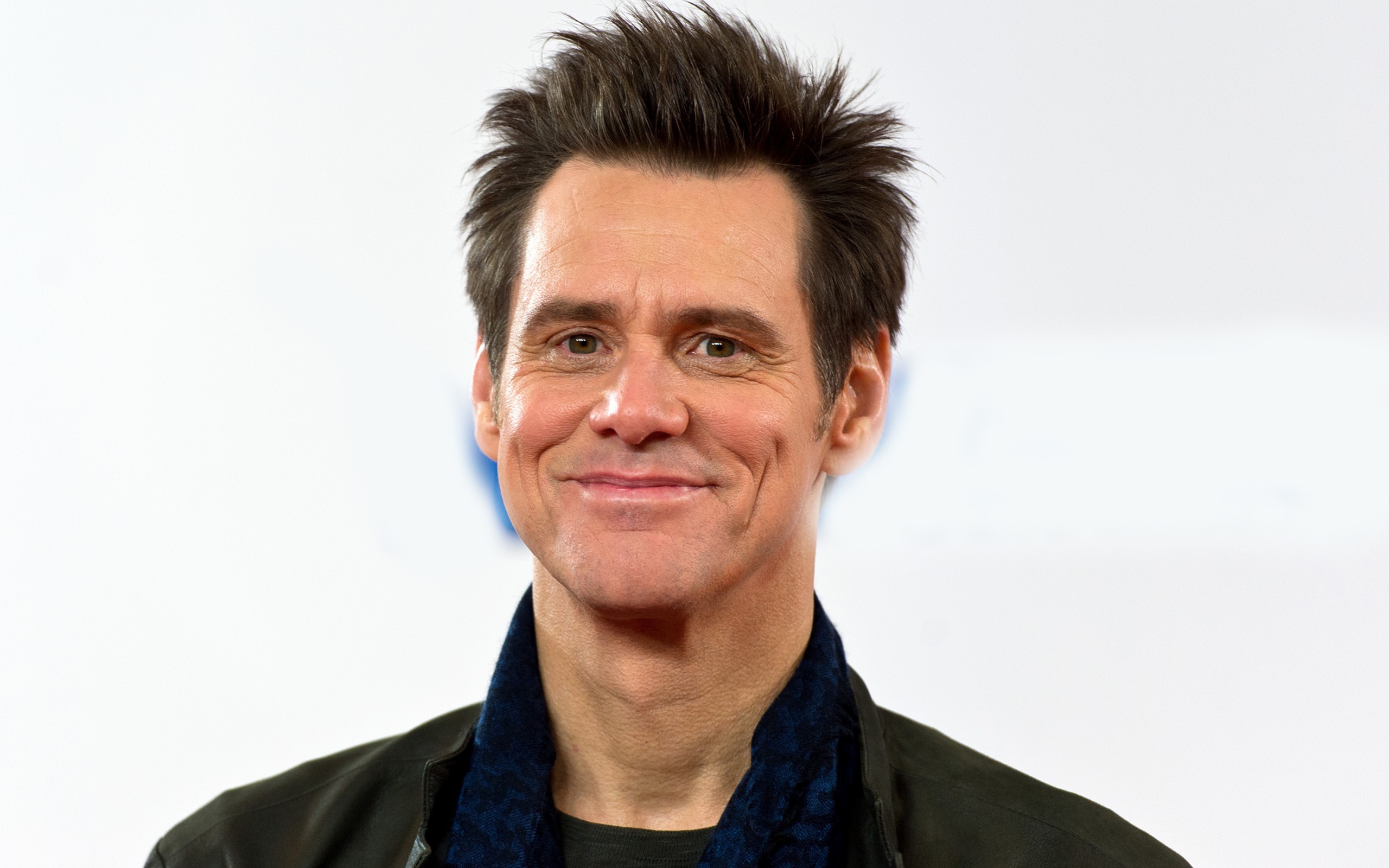 Улыбающийся мужчина, популярный актер Джим Керри