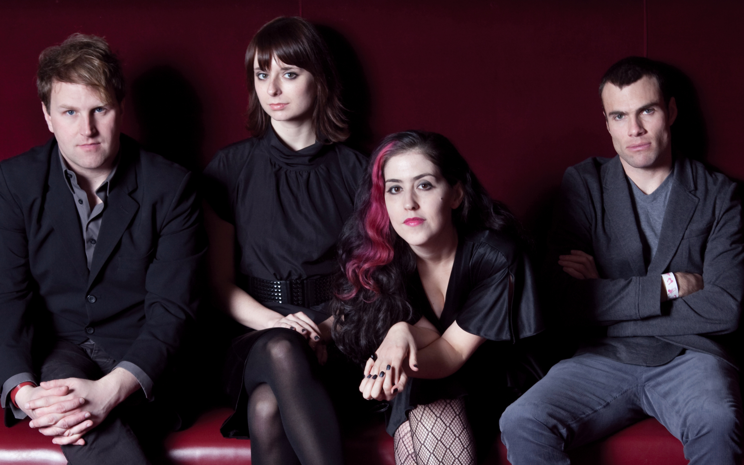 Американская группа Freezepop в черных нарядах