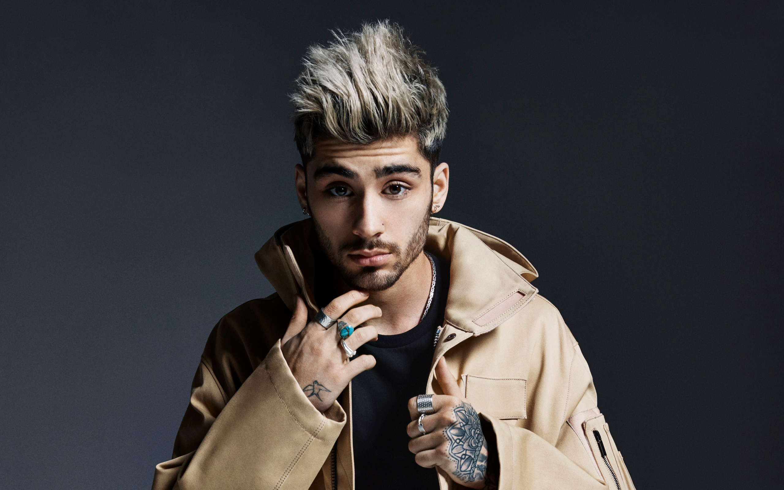 Британский певец Zayn  с крашеными волосами