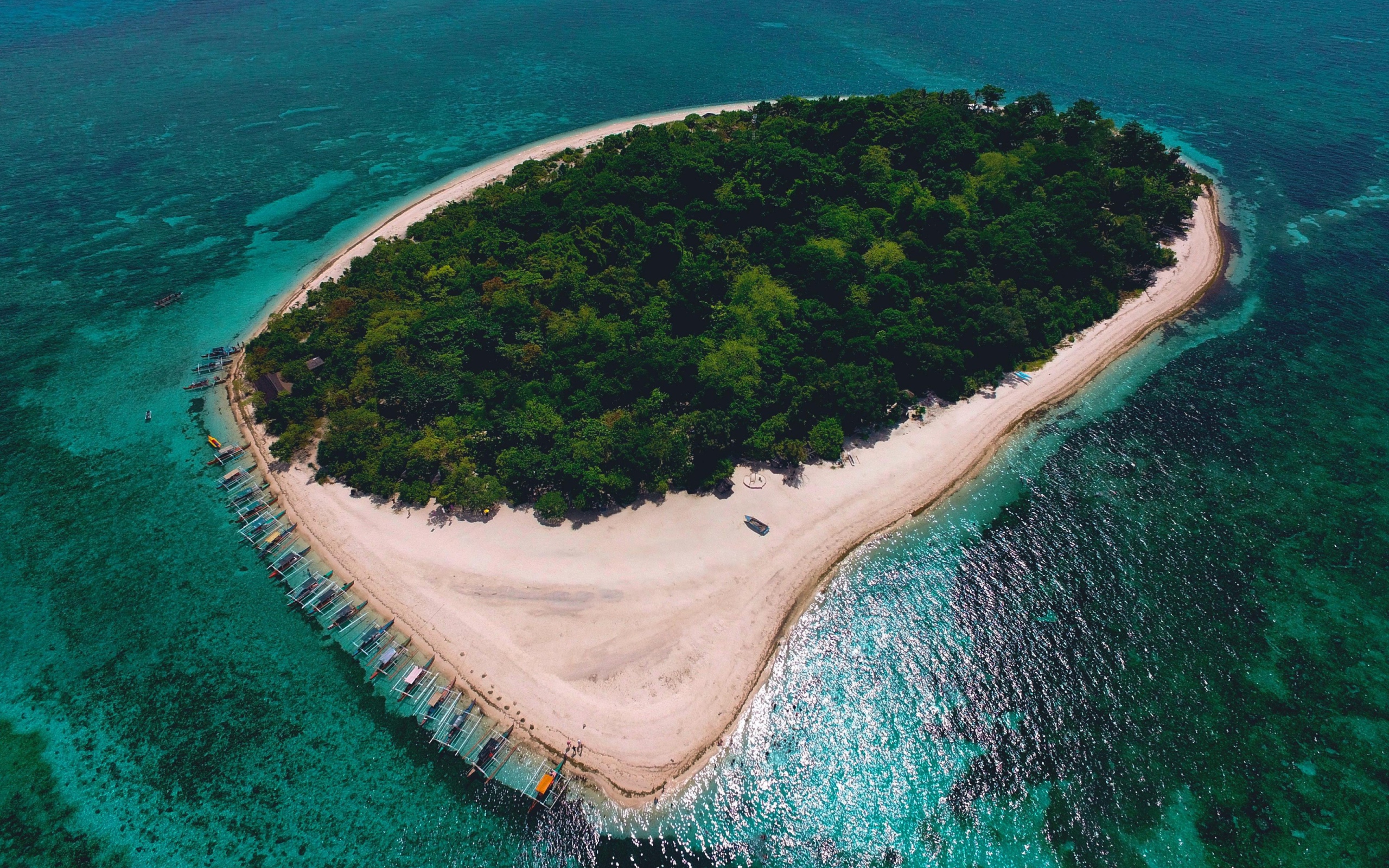 Тропический остров в голубом океане, Исландия 