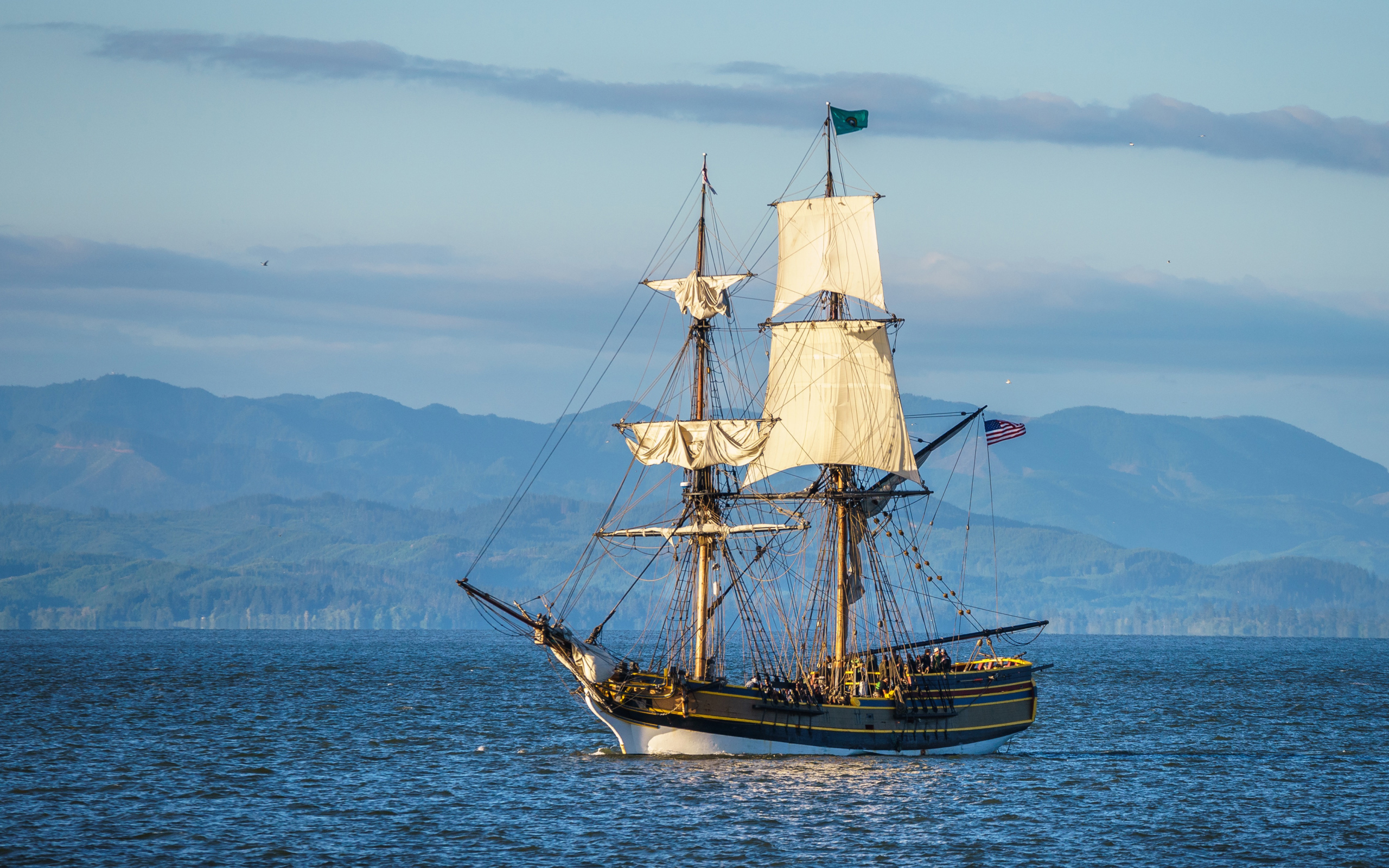 Американское парусное судно в заливе