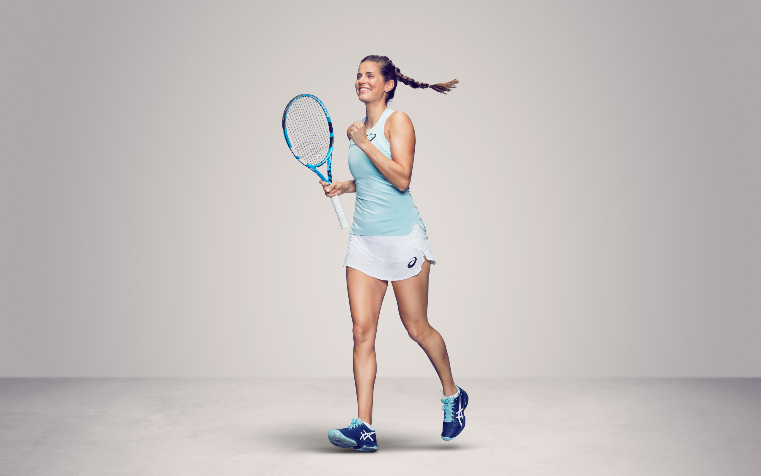 Красивая спортивная девушка, немецкая теннисистка Юлия Гёргес