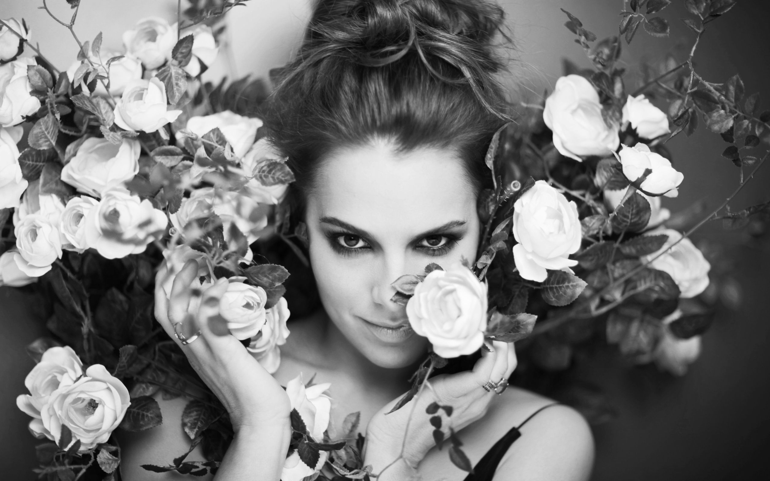 Красивая швейцарская актриса Мелиа Крейлинг черно белое фото