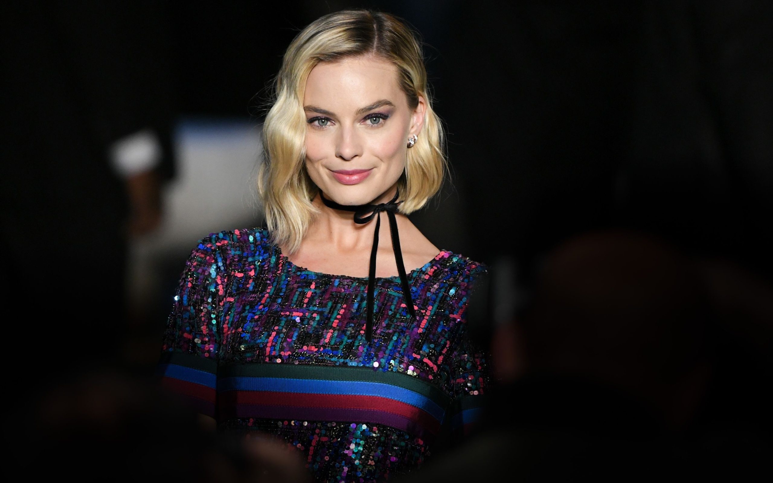 Улыбающаяся блондинка, актриса Марго Робби