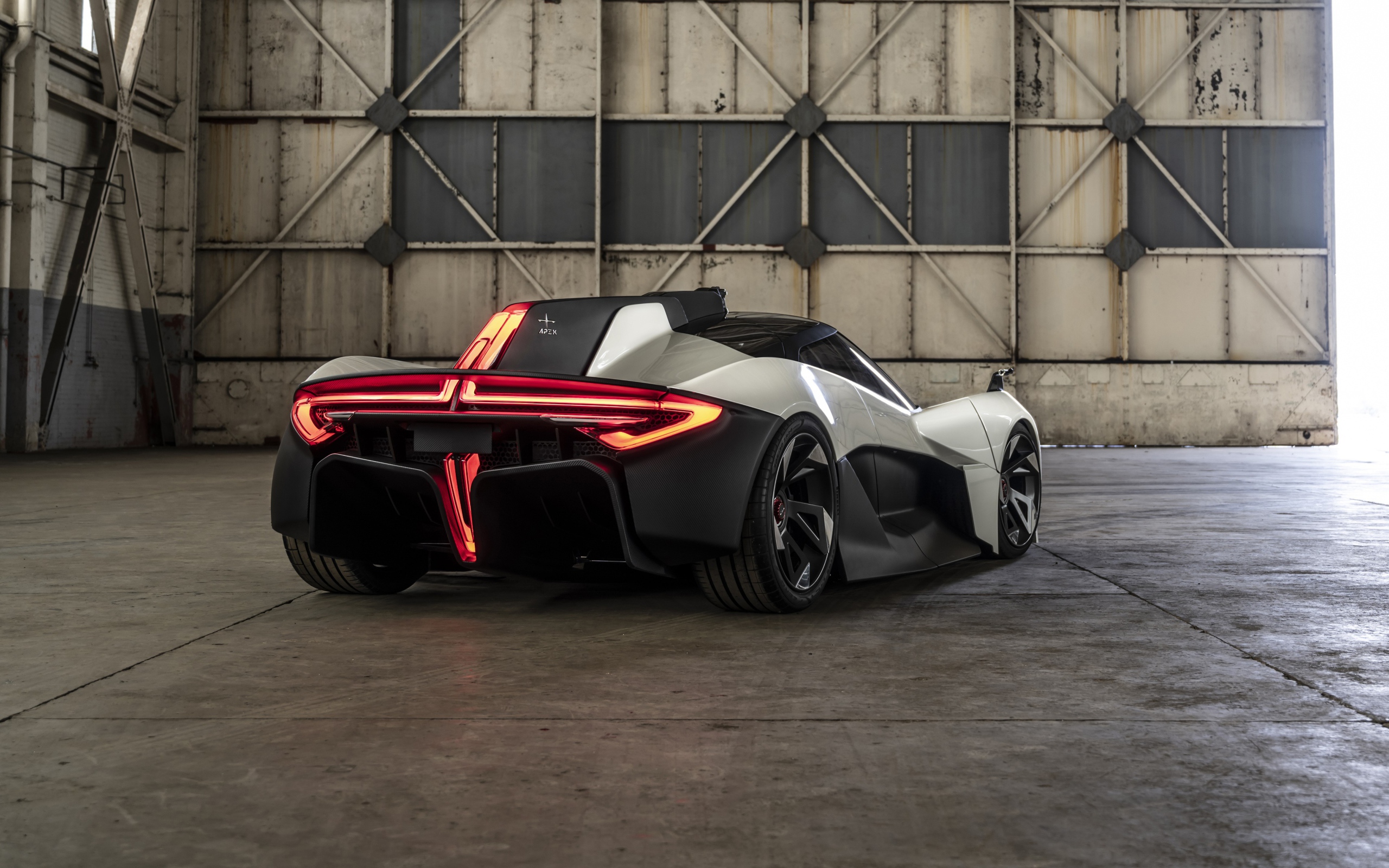 Спортивный автомобиль APEX AP-0 Concept 2020 года вид сзади