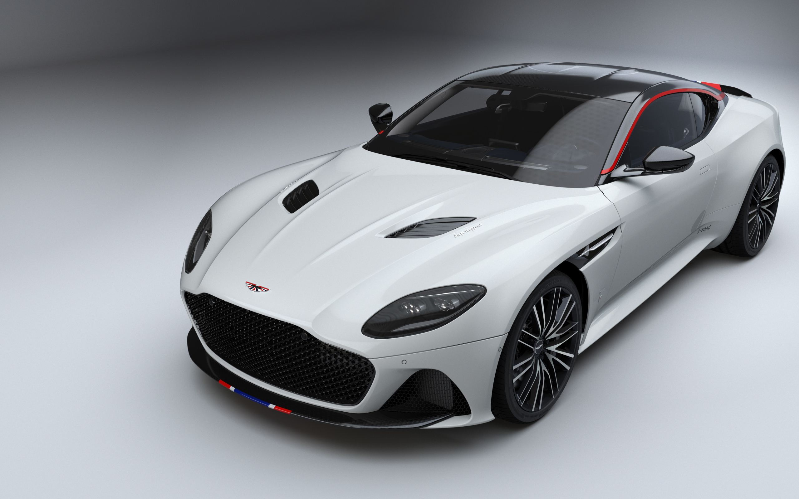 Белый автомобиль Aston Martin DBS Superleggera Concorde Edition 2019