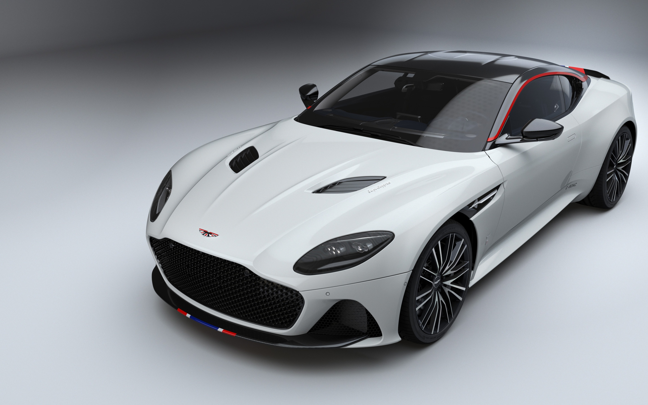 Белый автомобиль Aston Martin DBS Superleggera Concorde Edition 2019 года на сером фоне