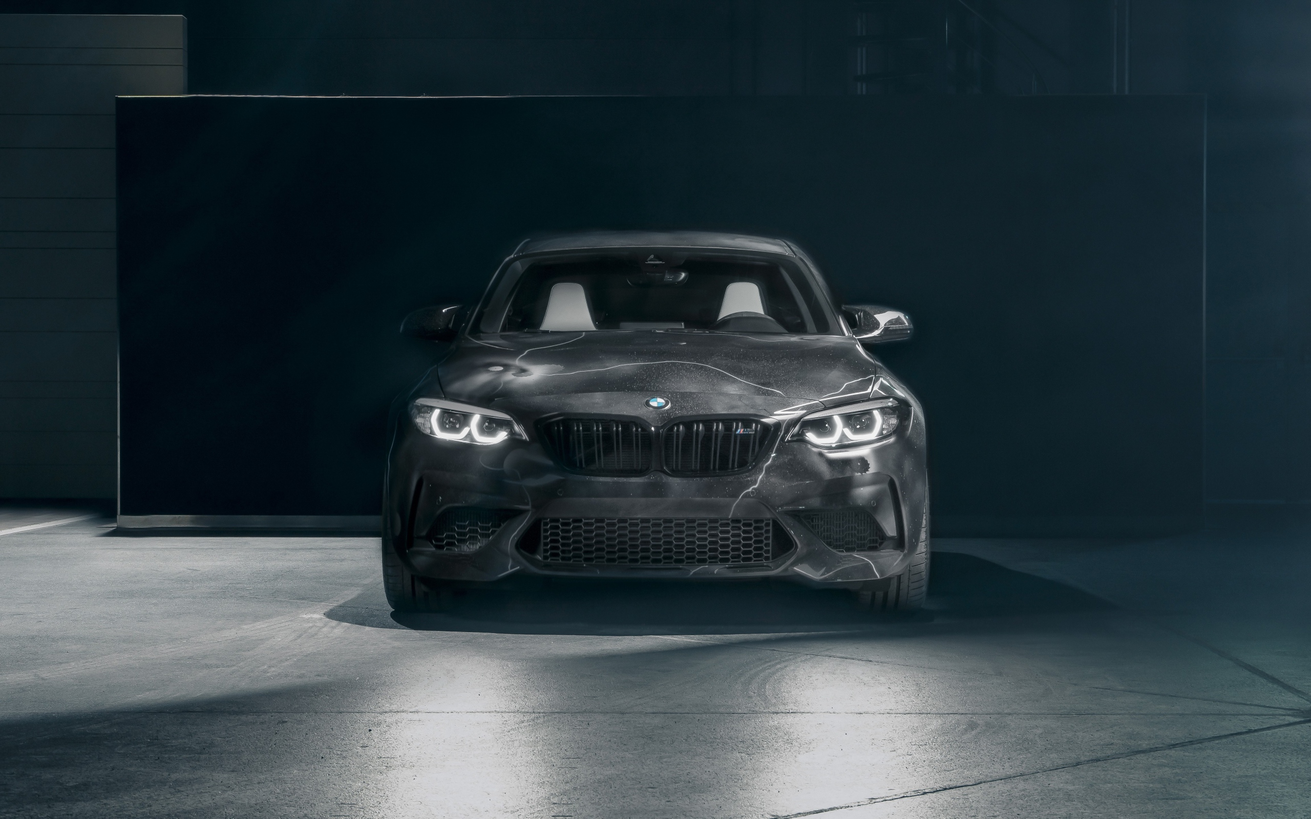 Автомобиль  BMW M2, 2020 года вид спереди