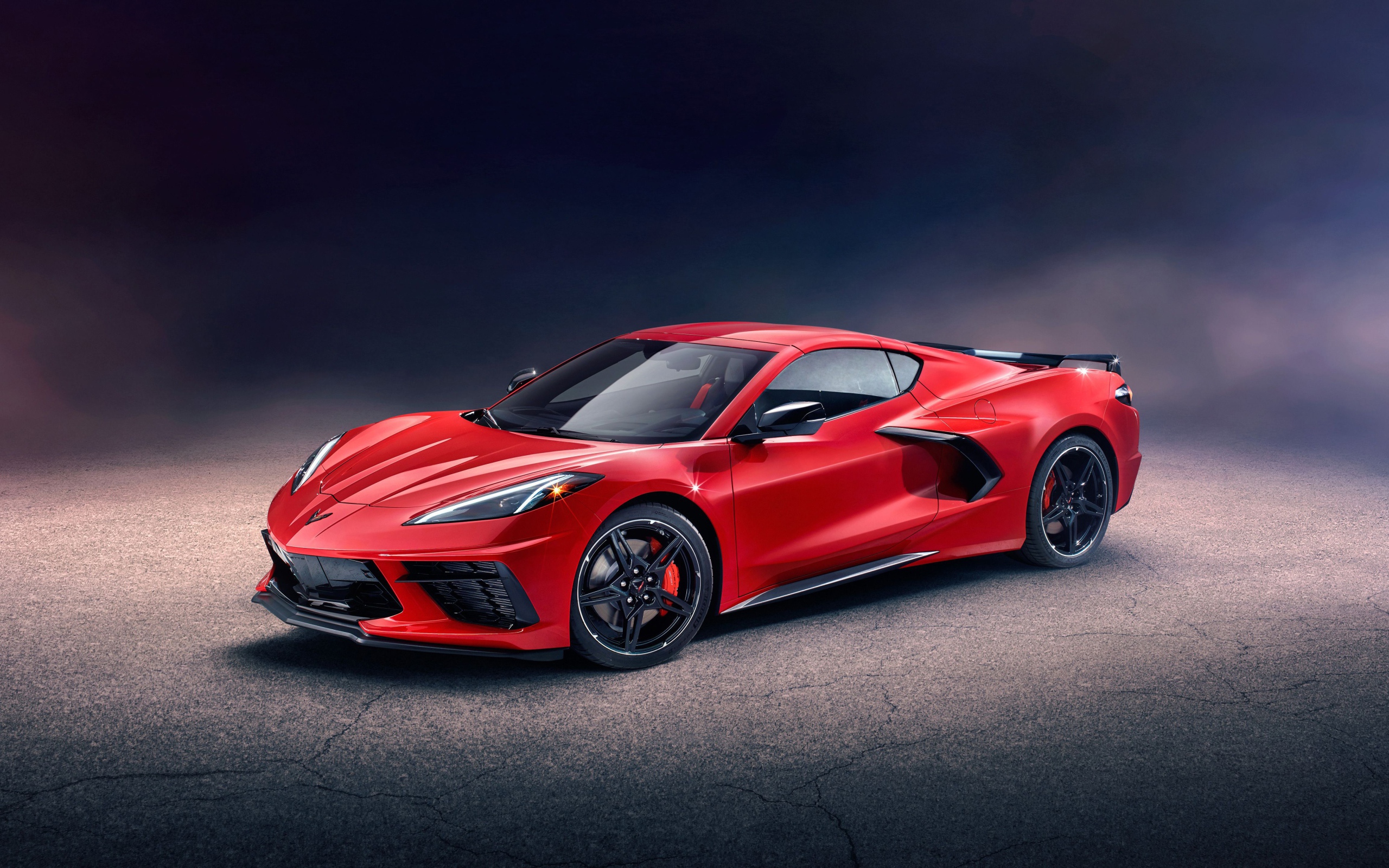 Красный автомобиль Chevrolet Corvette Stingray Z51 Preserial  на сером фоне