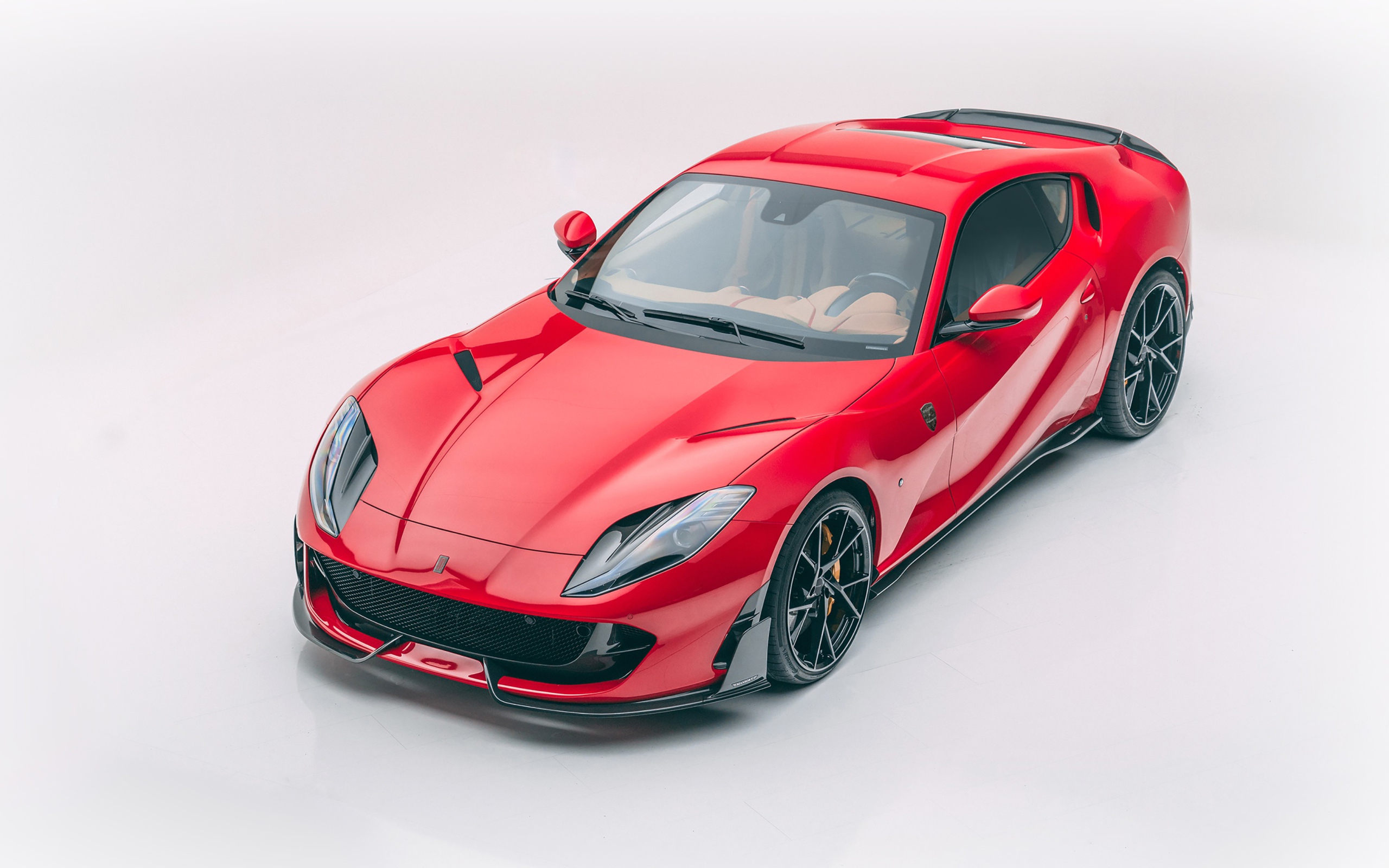 Красный автомобиль Mansory Ferrari 812 Superfast Soft Kit 2020 года