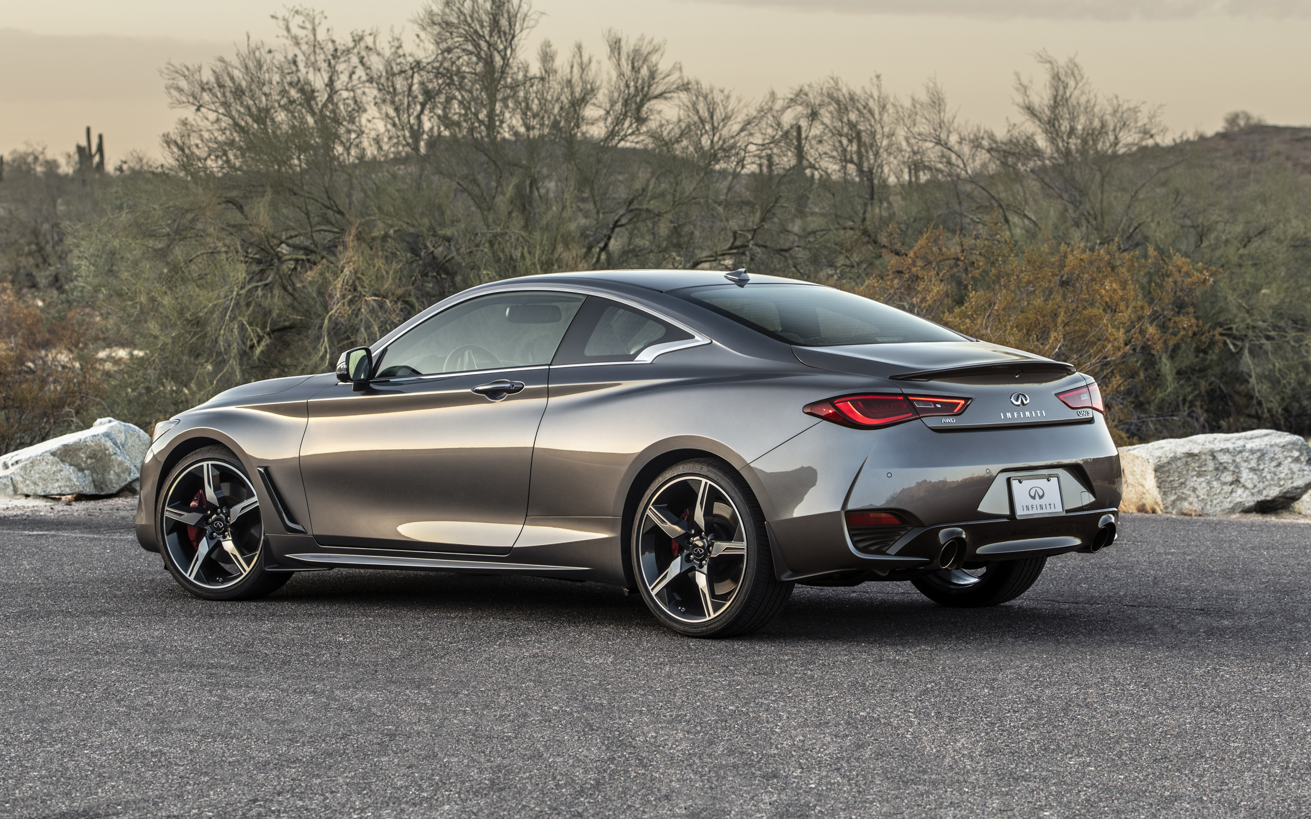 Автомобиль Infiniti Q60 Red Sport 400 AWD, 2021 года вид сзади