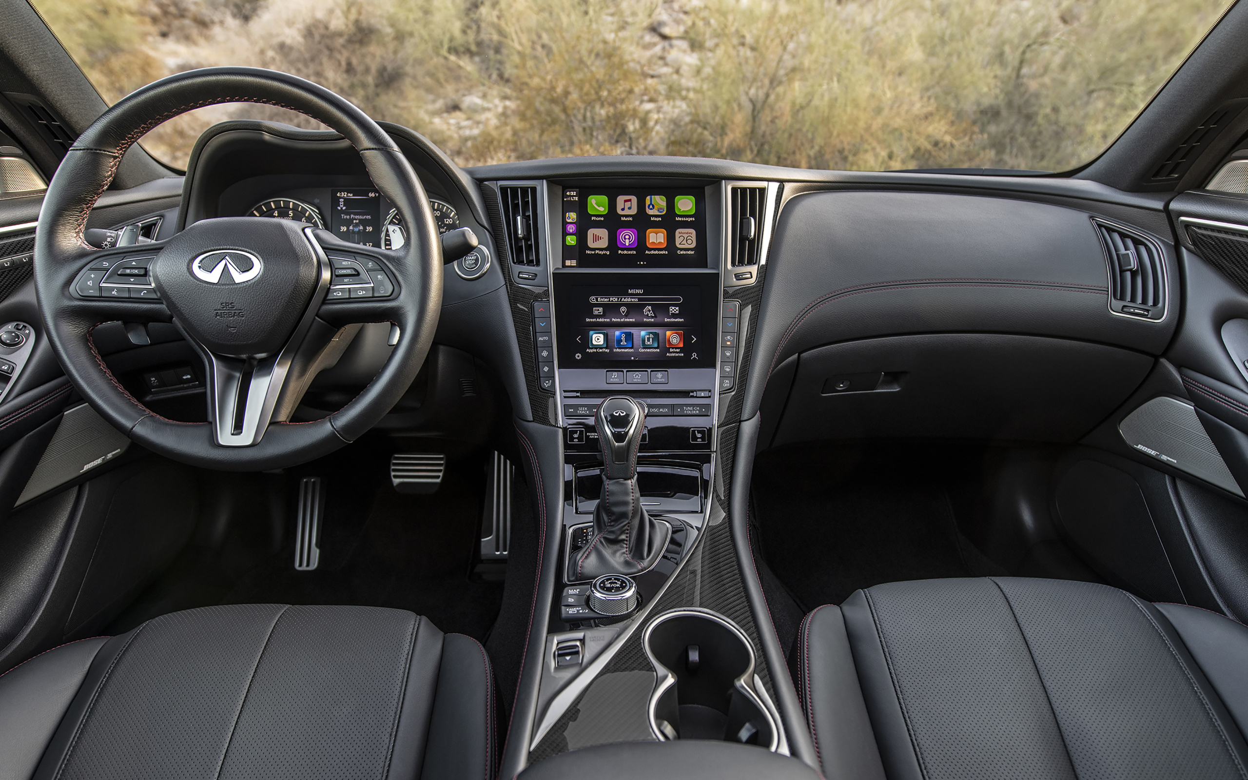 Черный кожаный салон автомобиля Infiniti Q60 Red Sport 400 AWD, 2021 года