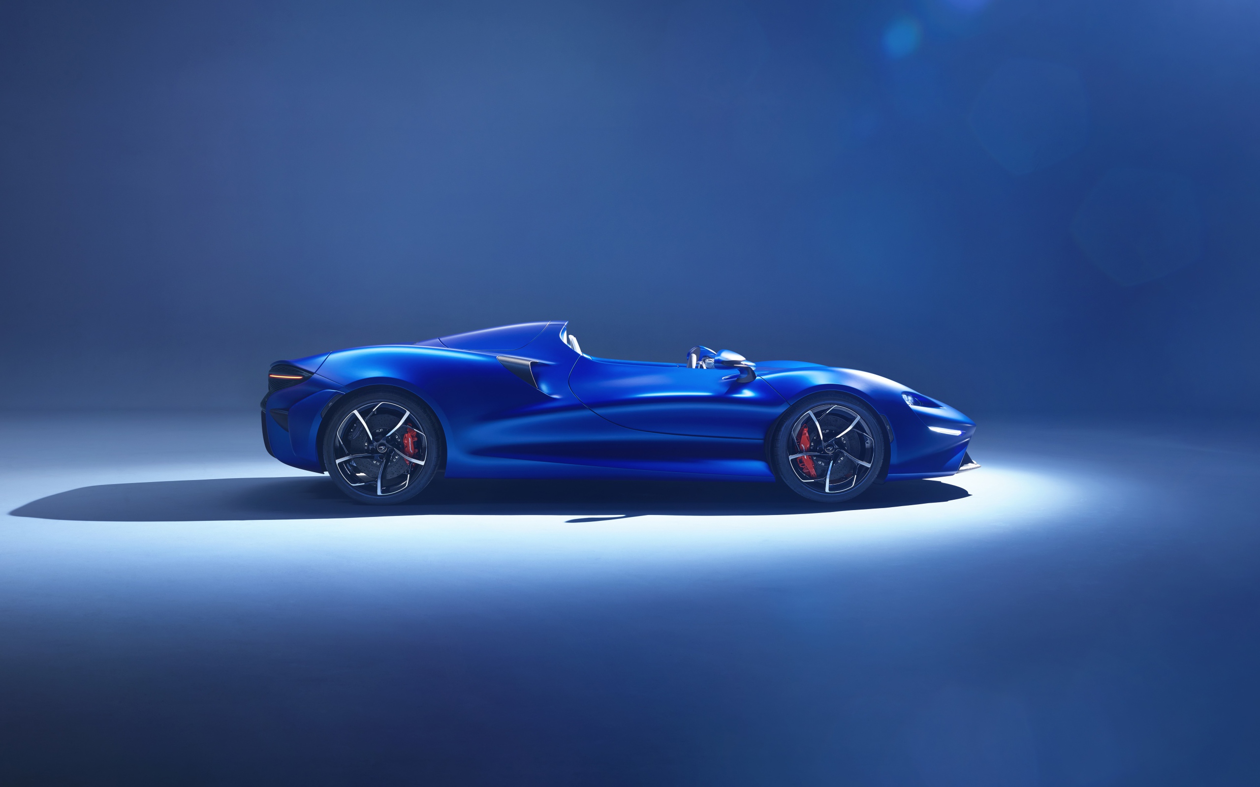 Спортивный автомобиль McLaren Elva 2020 года 